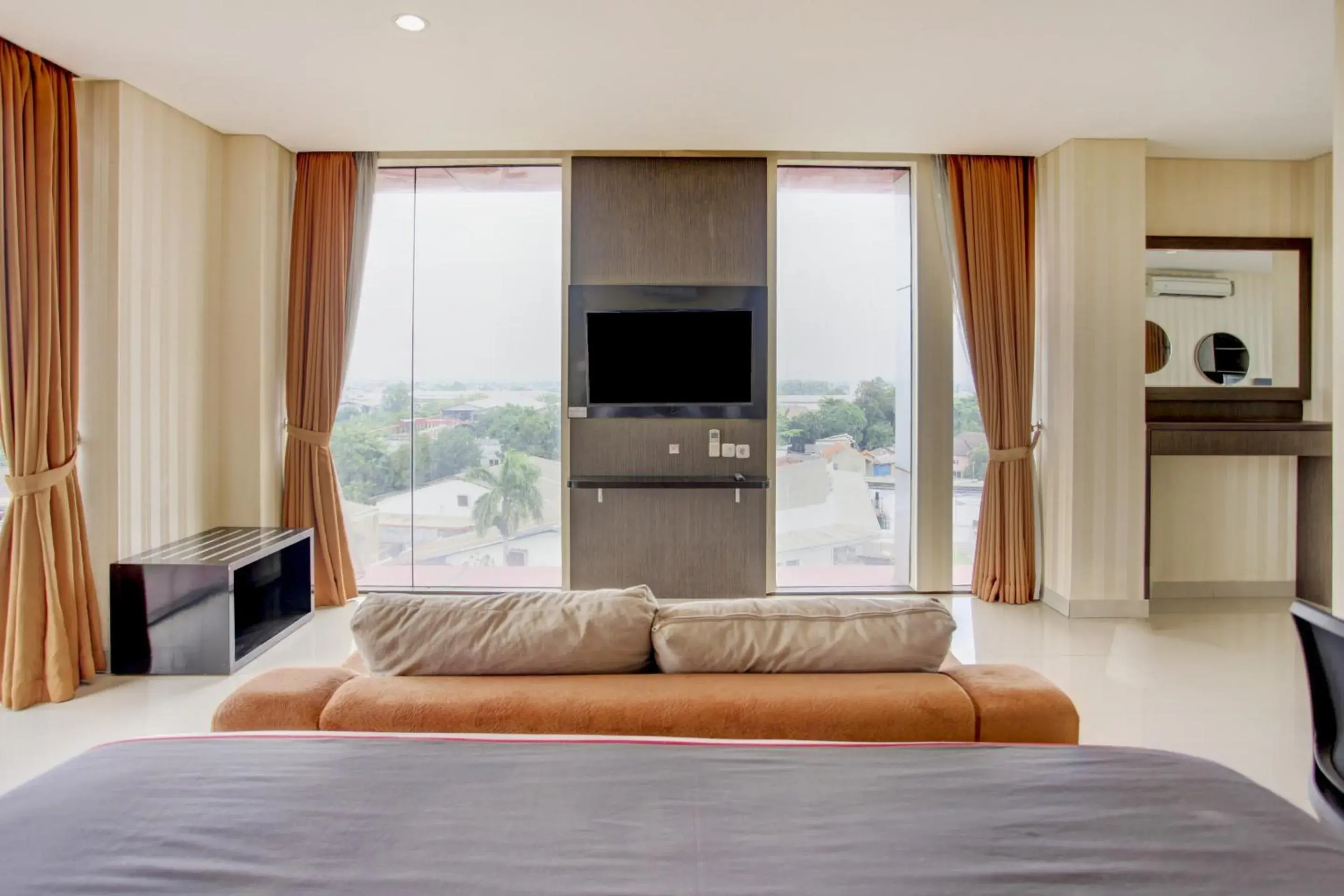 Kitchen or kitchenette, Bed in Collection O Hotel Igloo Kitchen or kitchenette, Bed in Collection O Hotel Igloo