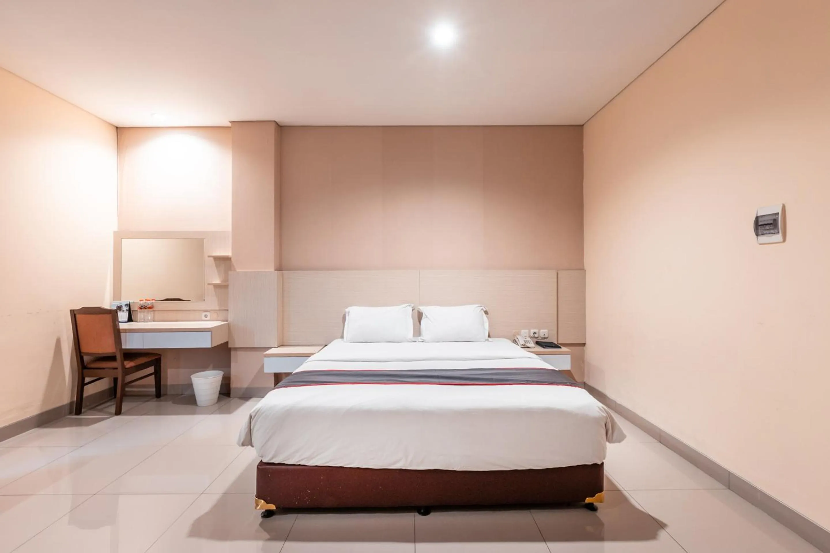 Photo of the whole room, Bed in Collection O Hotel Igloo