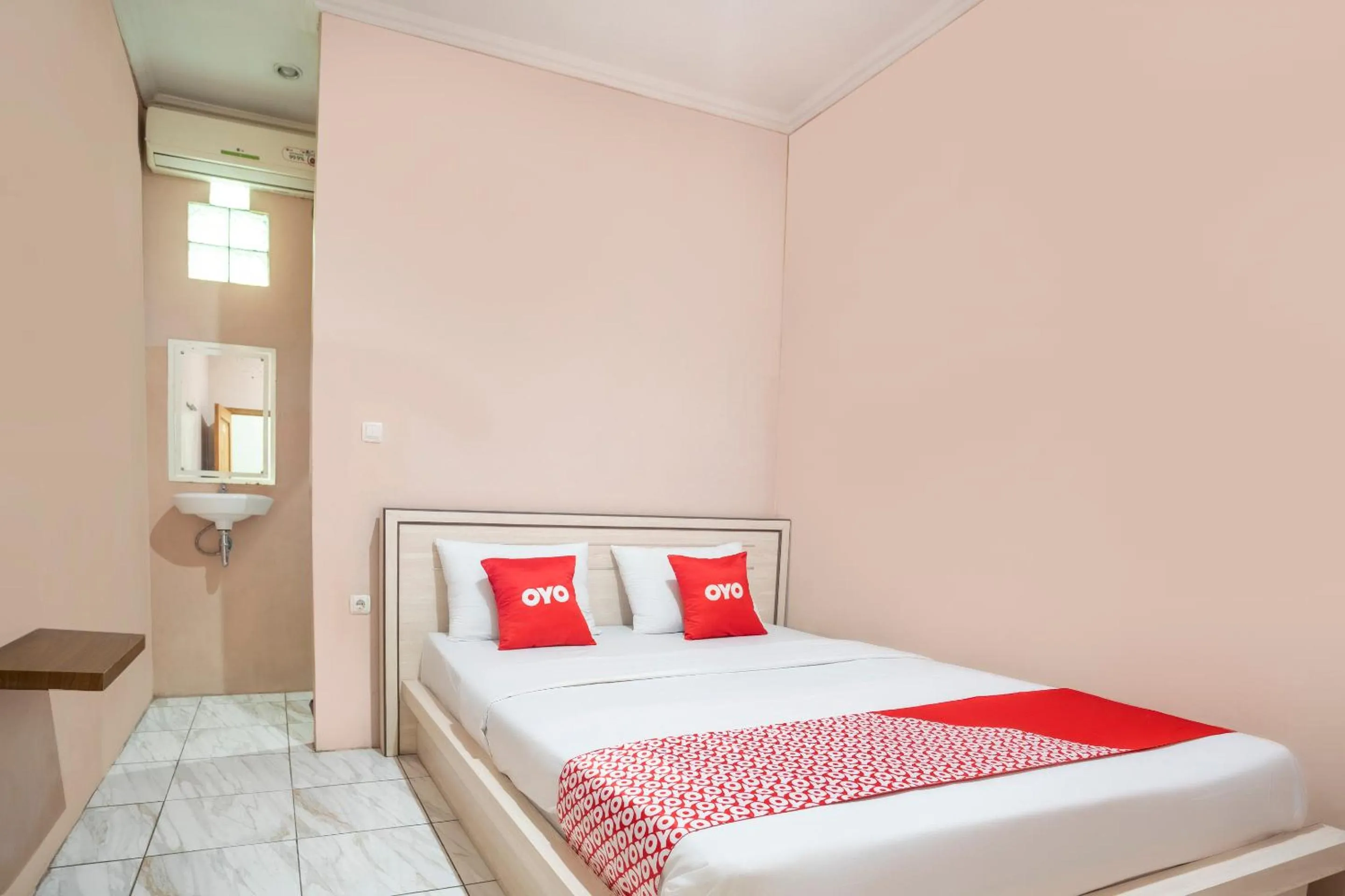 Bedroom in SPOT ON 2974 Penginapan Roma 88