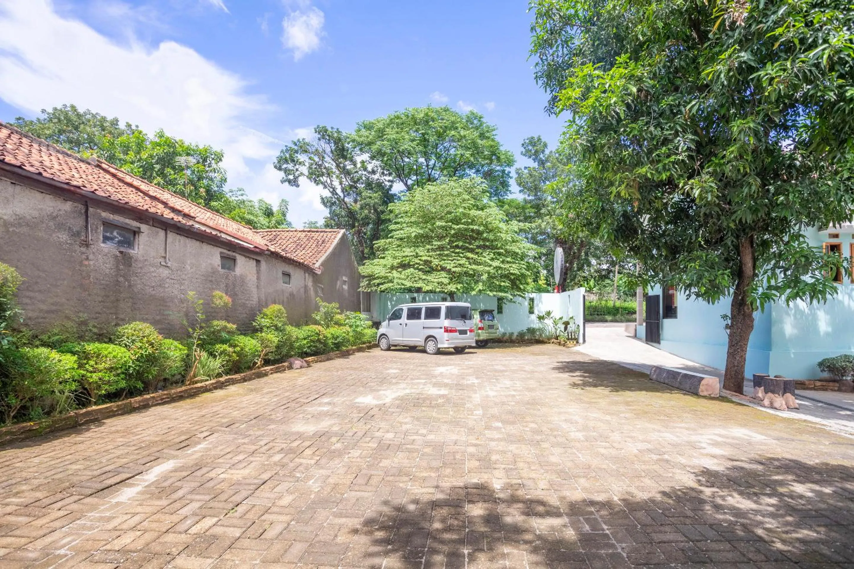 Property Building in SPOT ON 2974 Penginapan Roma 88