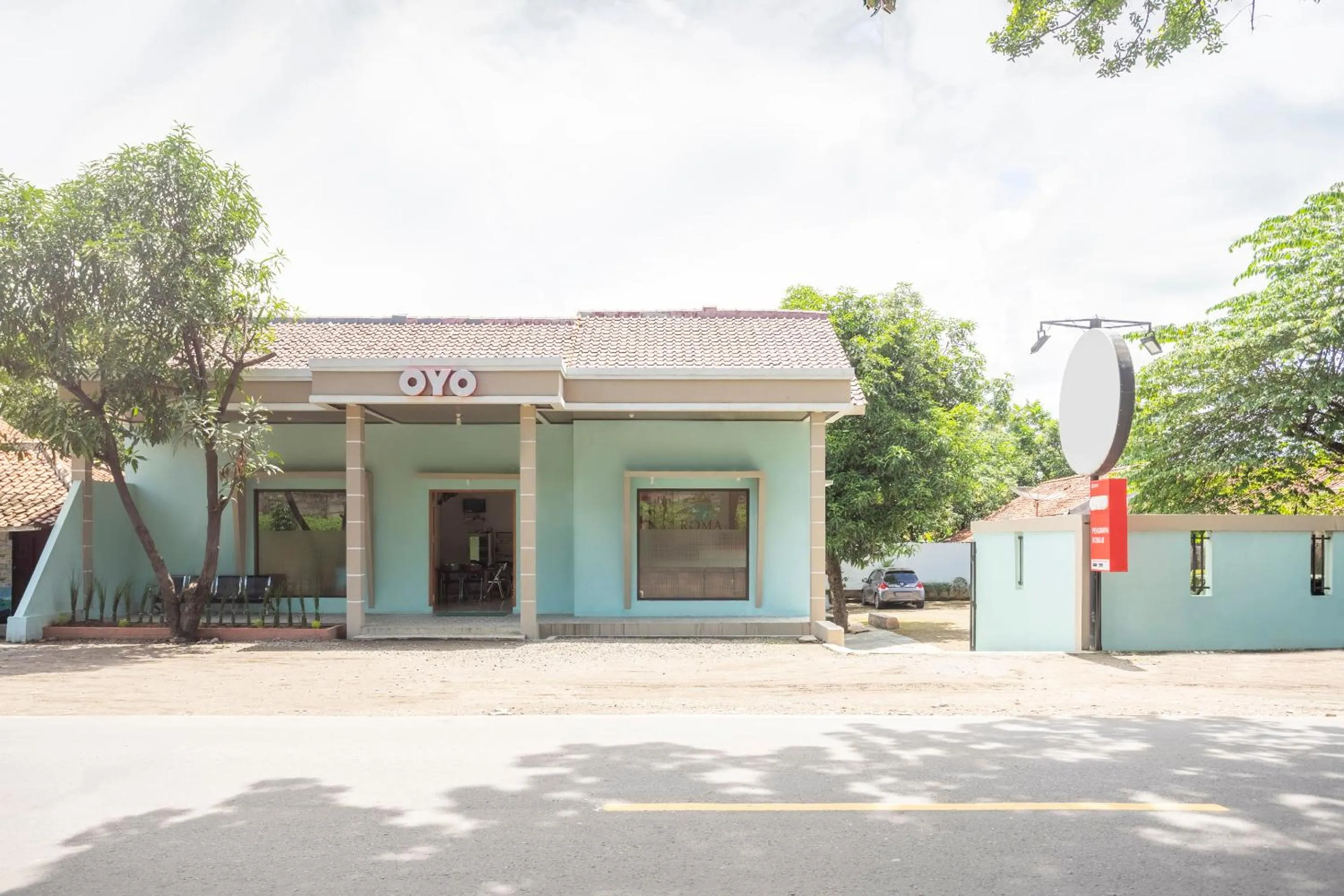 Facade/entrance, Property Building in SPOT ON 2974 Penginapan Roma 88