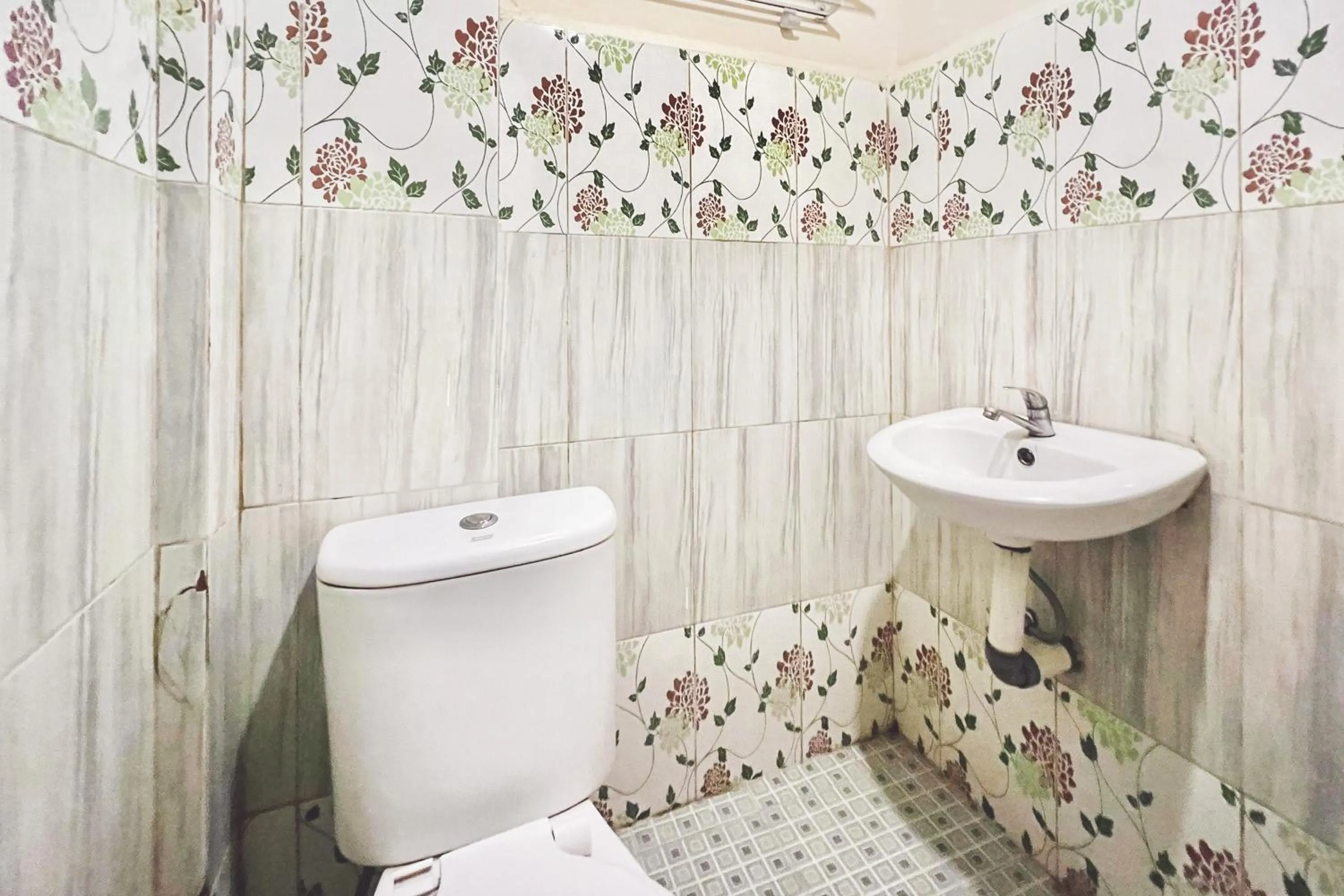 Bathroom in RedDoorz at Golden Gateway Medan