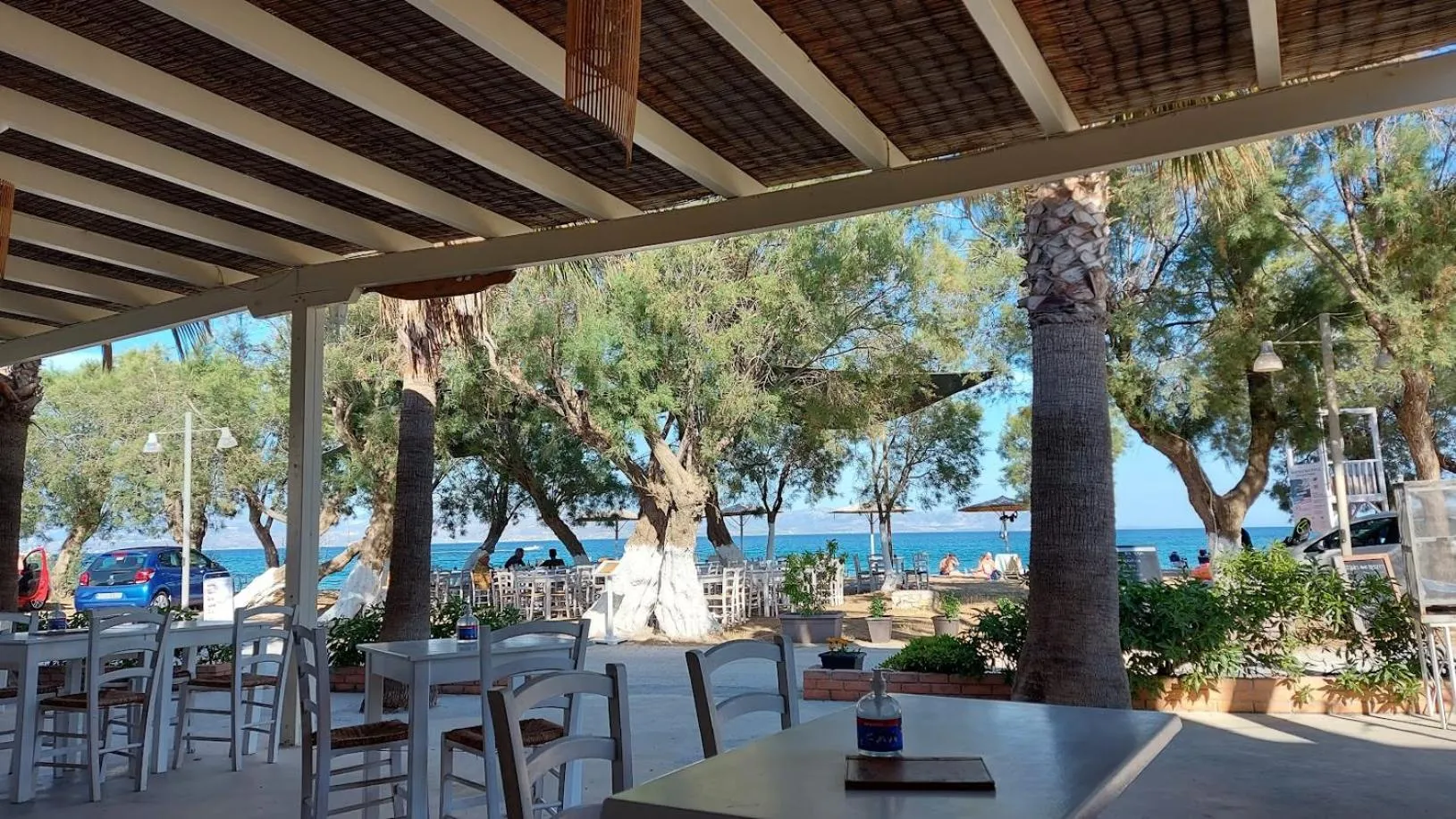 Restaurant/places to eat in Akteon Hotel