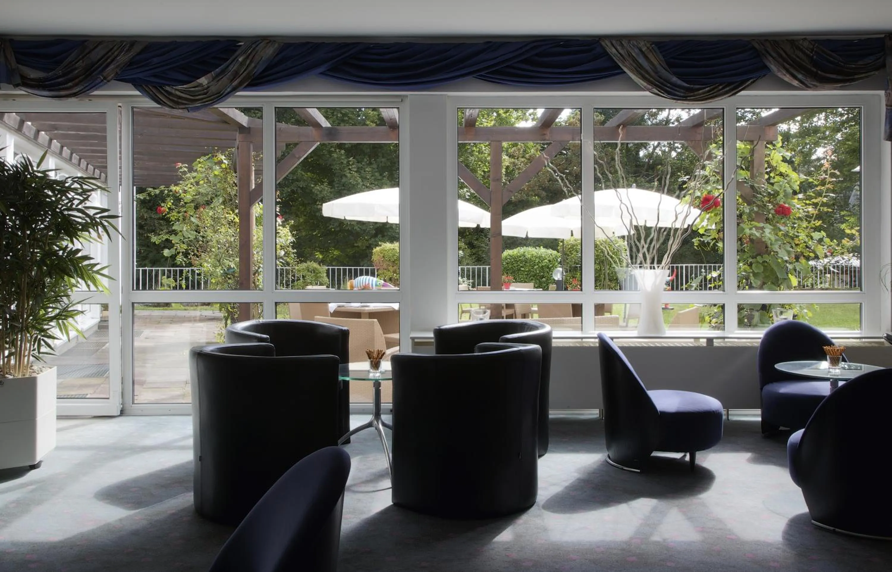 Communal lounge/ TV room in Concorde Hotel Viktoria