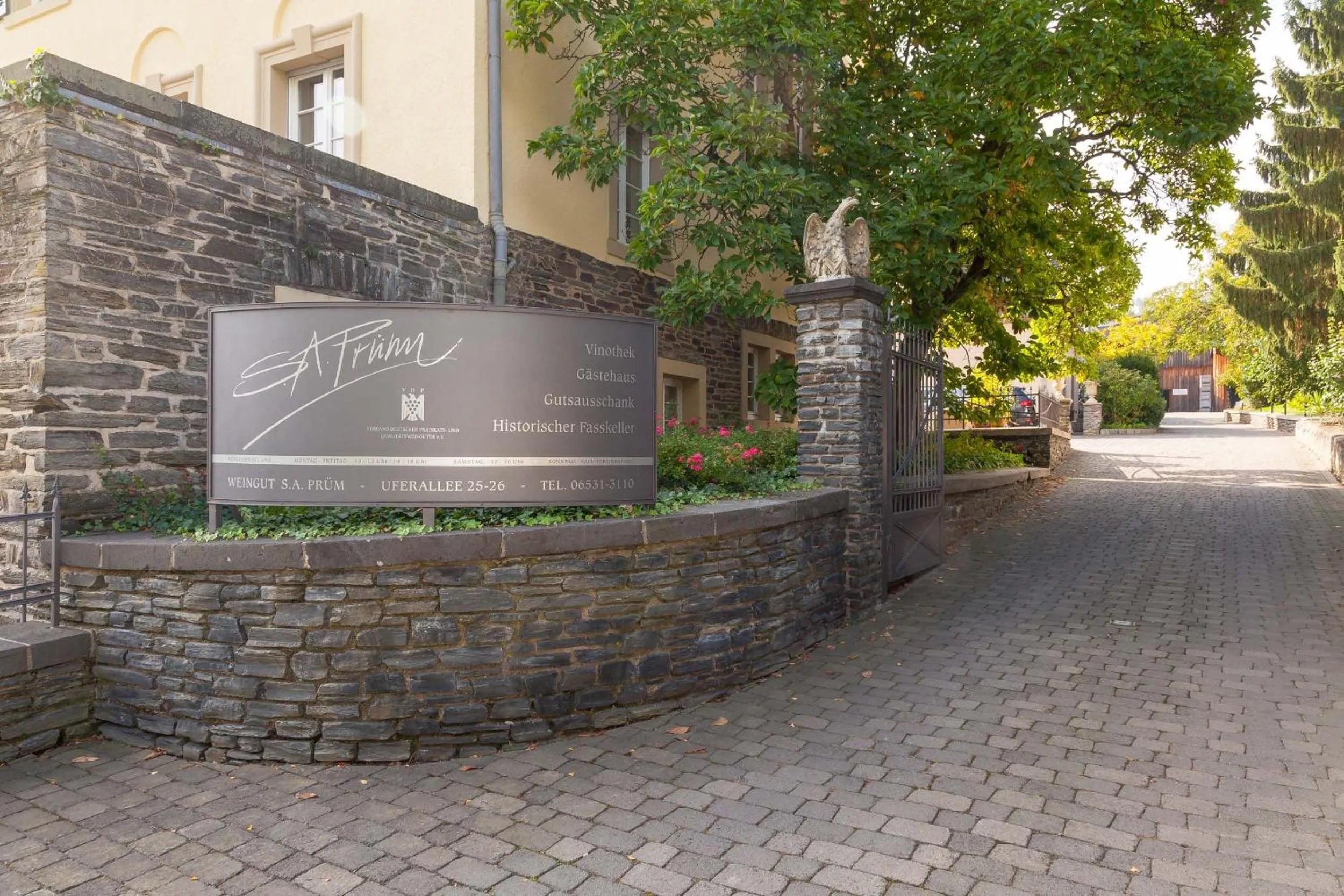 Wein- und Landhaus S A Prüm