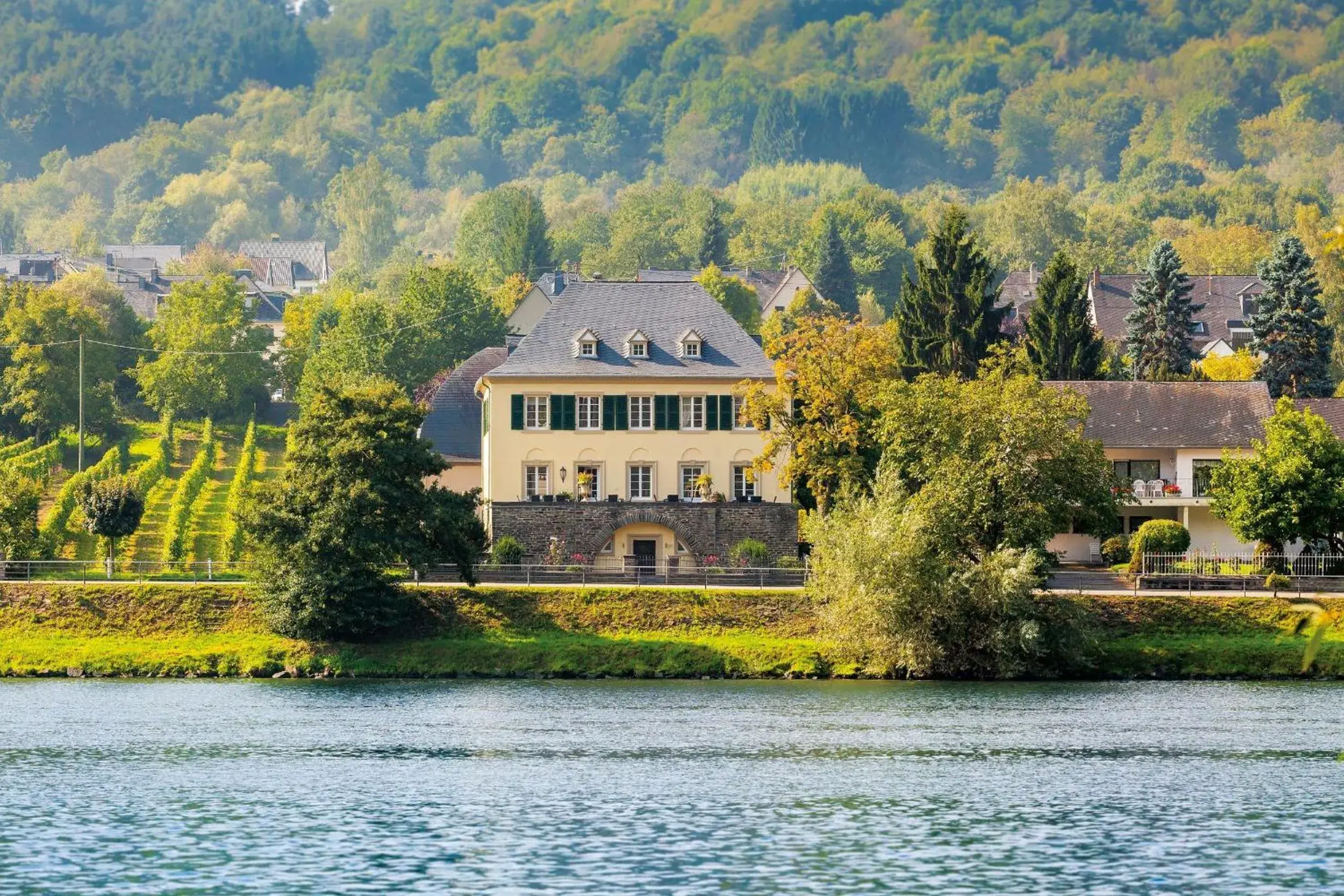 Wein- und Landhaus S A Prüm Wein- und Landhaus S A Prüm