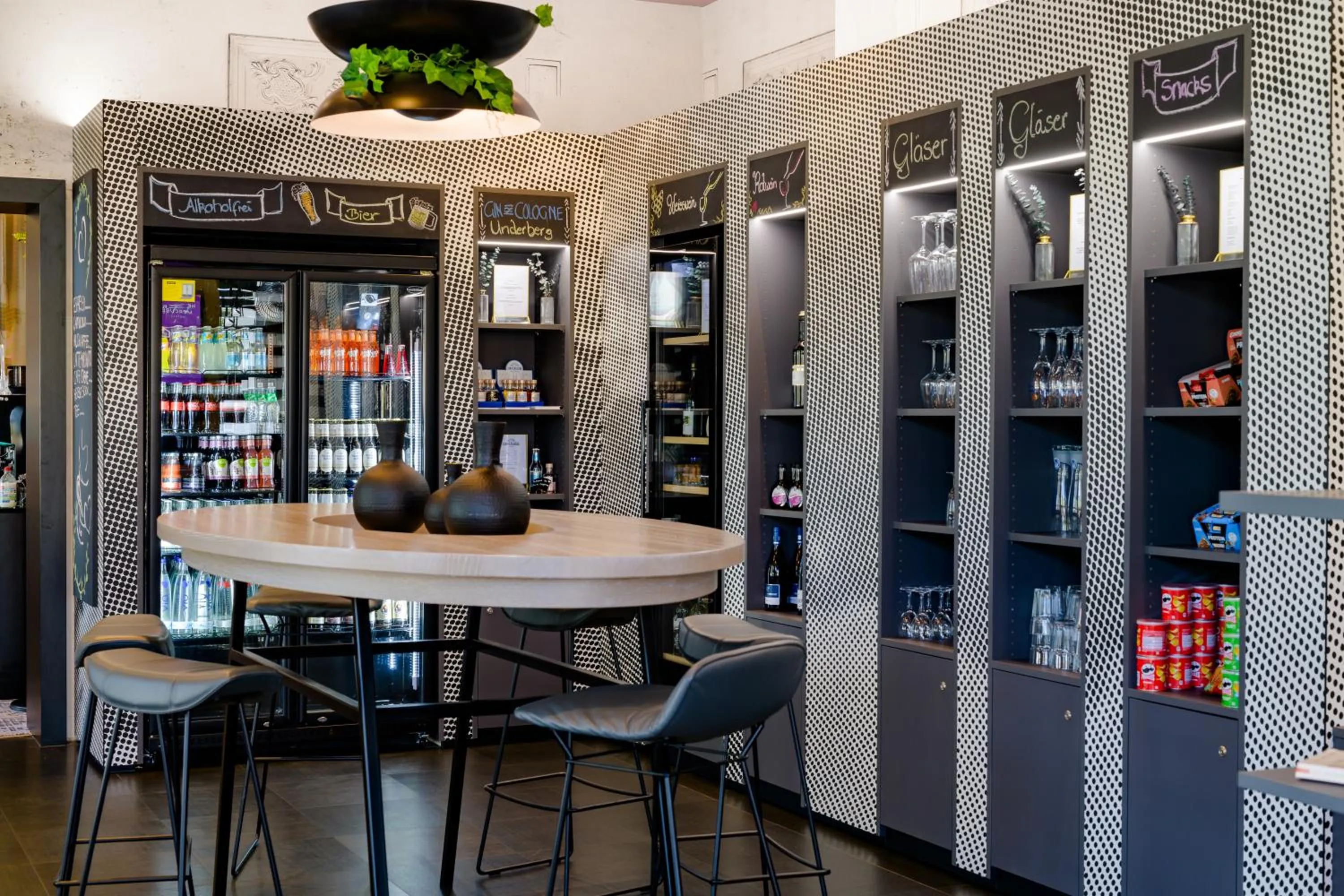 Restaurant/places to eat in Mercure Hotel Würzburg am Mainufer