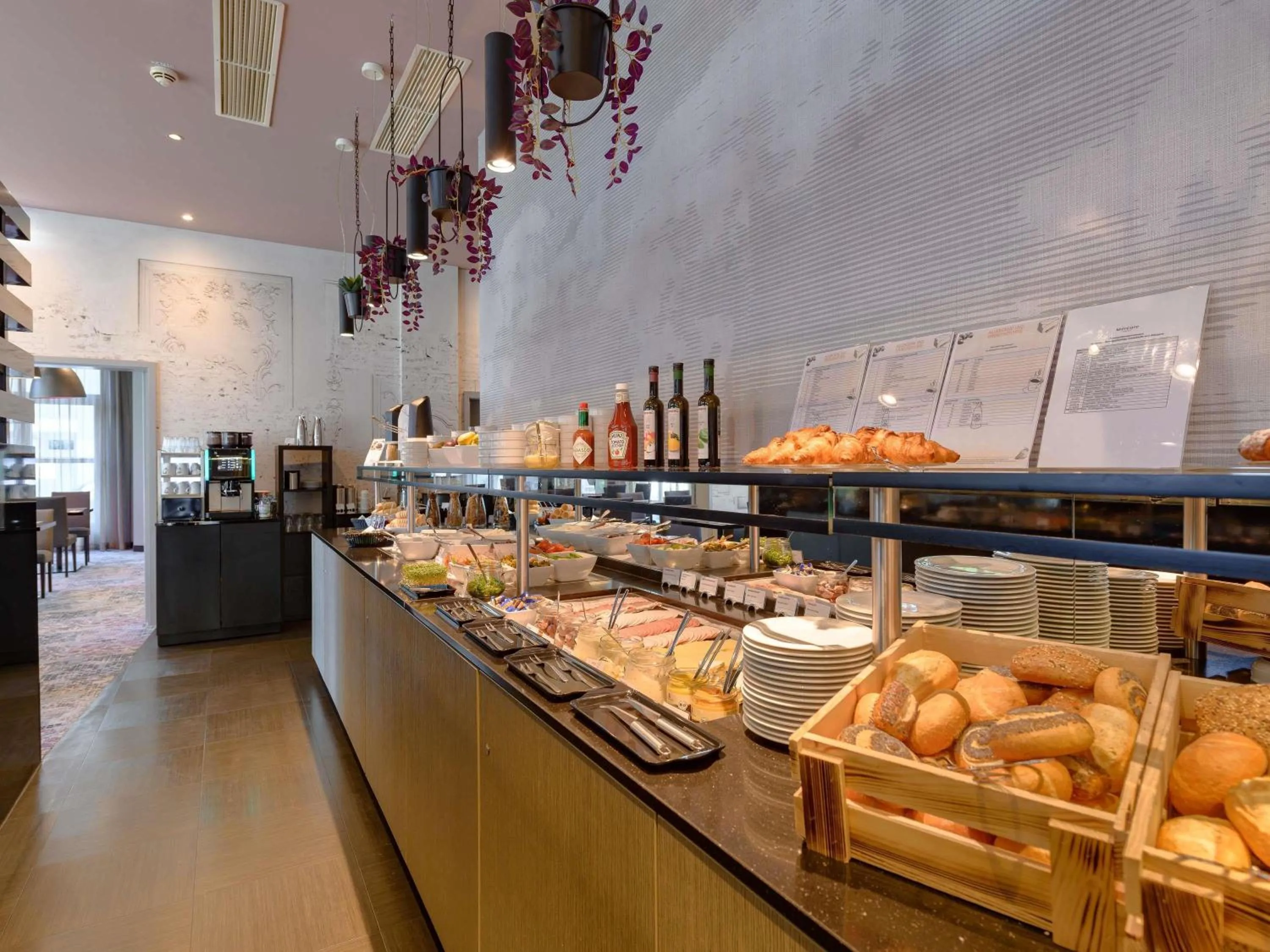 Breakfast in Mercure Hotel Würzburg am Mainufer