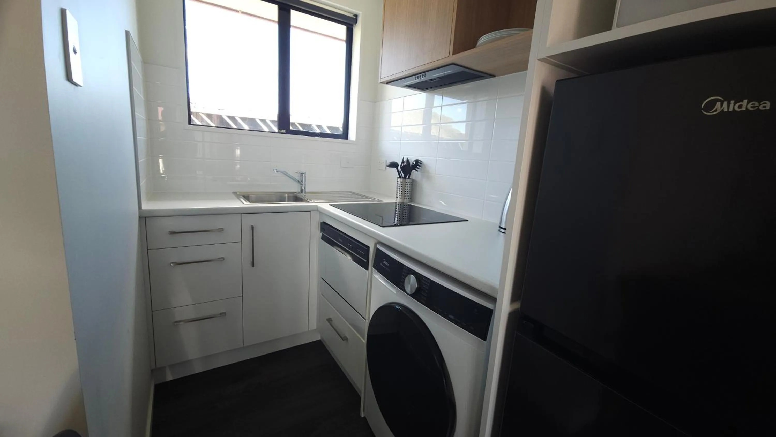 dishwasher in Sierra Motel and Apartments