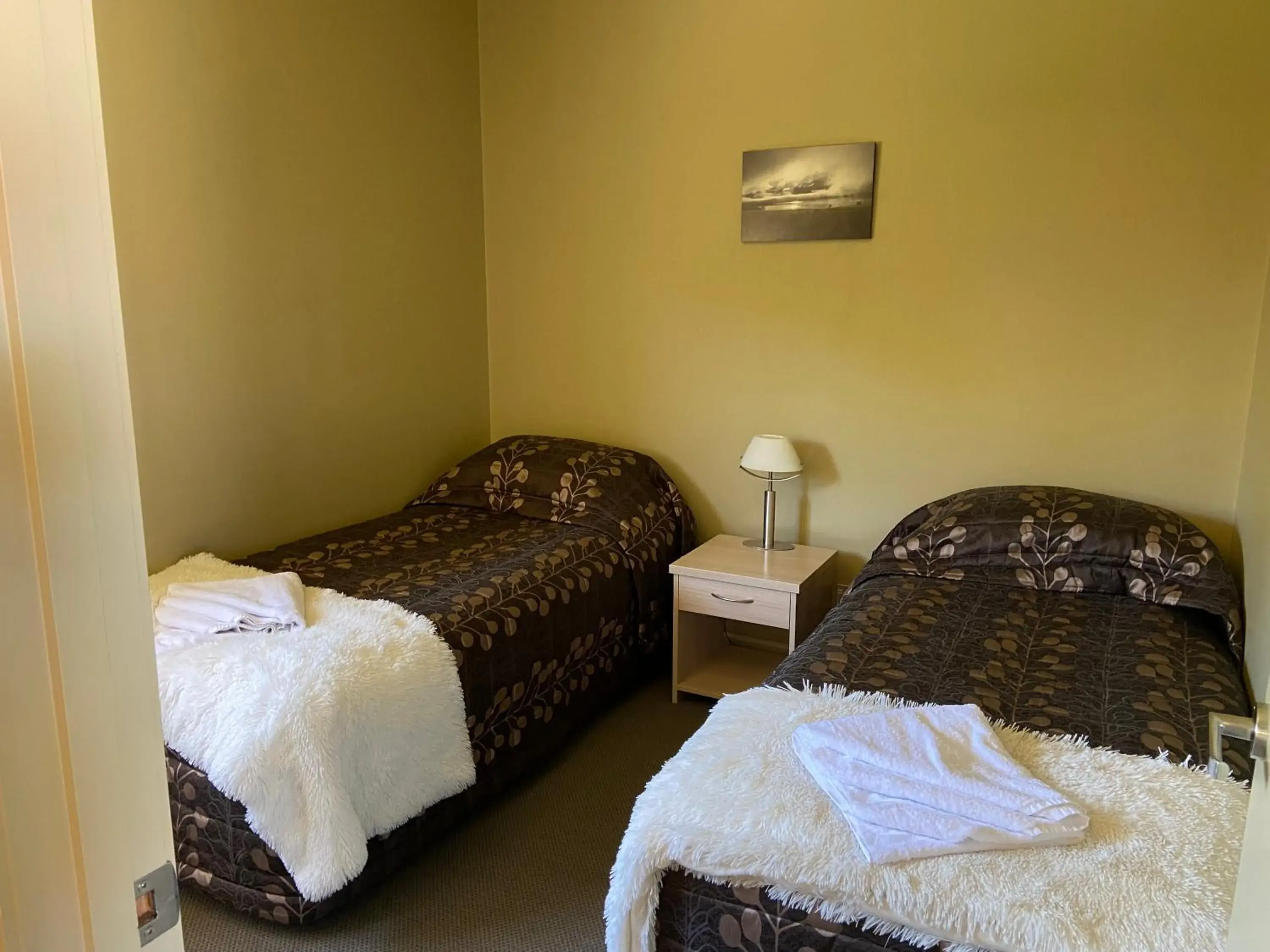 Bed in Sierra Motel and Apartments Bed in Sierra Motel and Apartments