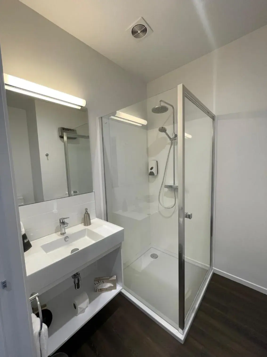 Shower in Sierra Motel and Apartments Shower in Sierra Motel and Apartments