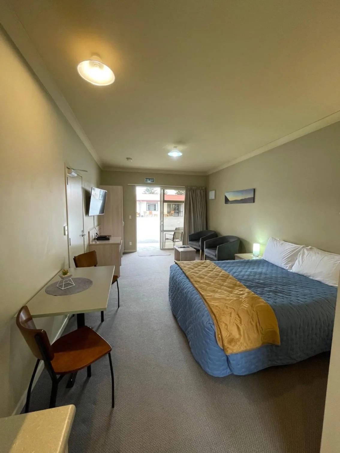 Deluxe Studio in Sierra Motel and Apartments