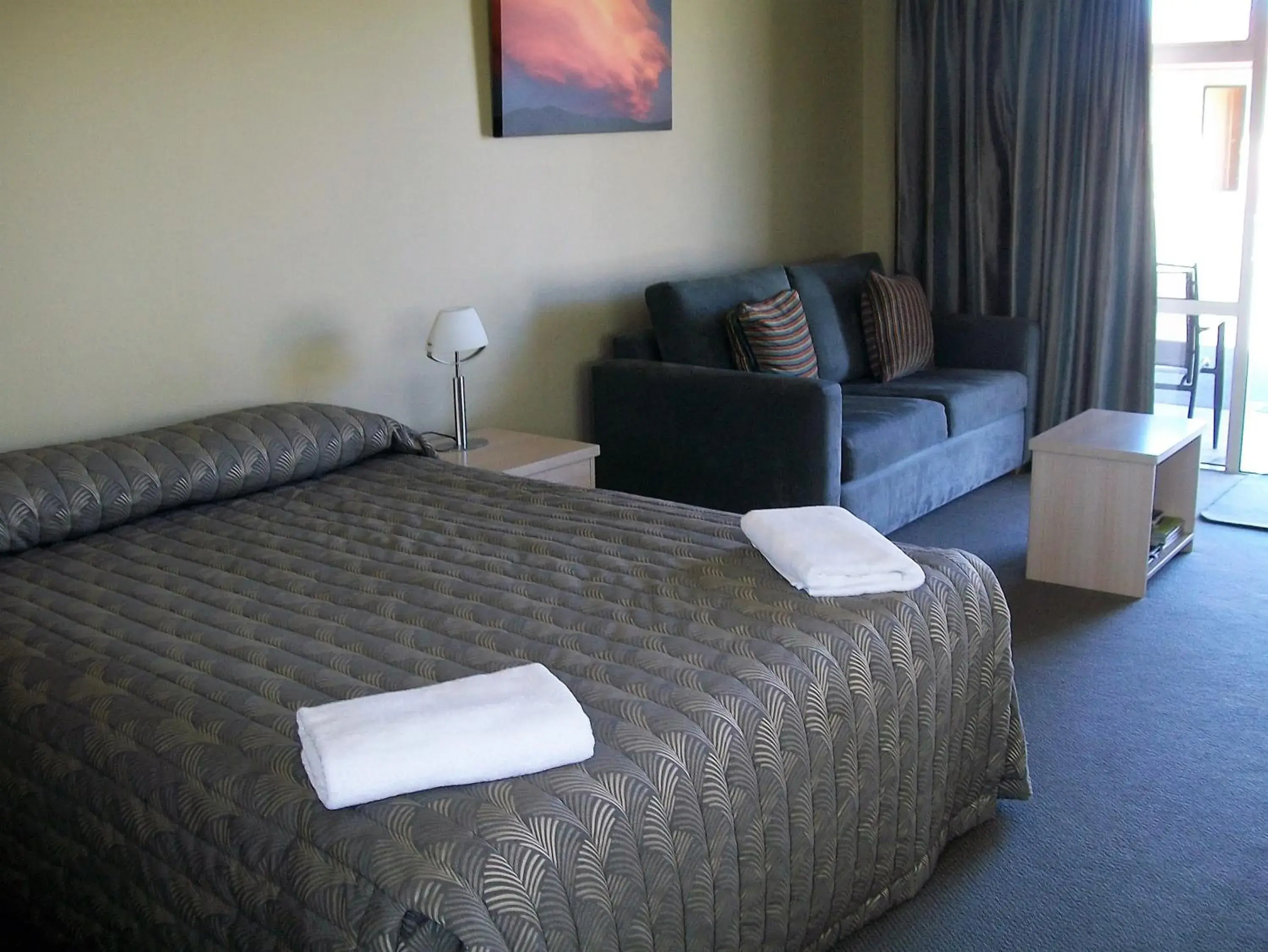 Living room, Bed in Sierra Motel and Apartments Living room, Bed in Sierra Motel and Apartments