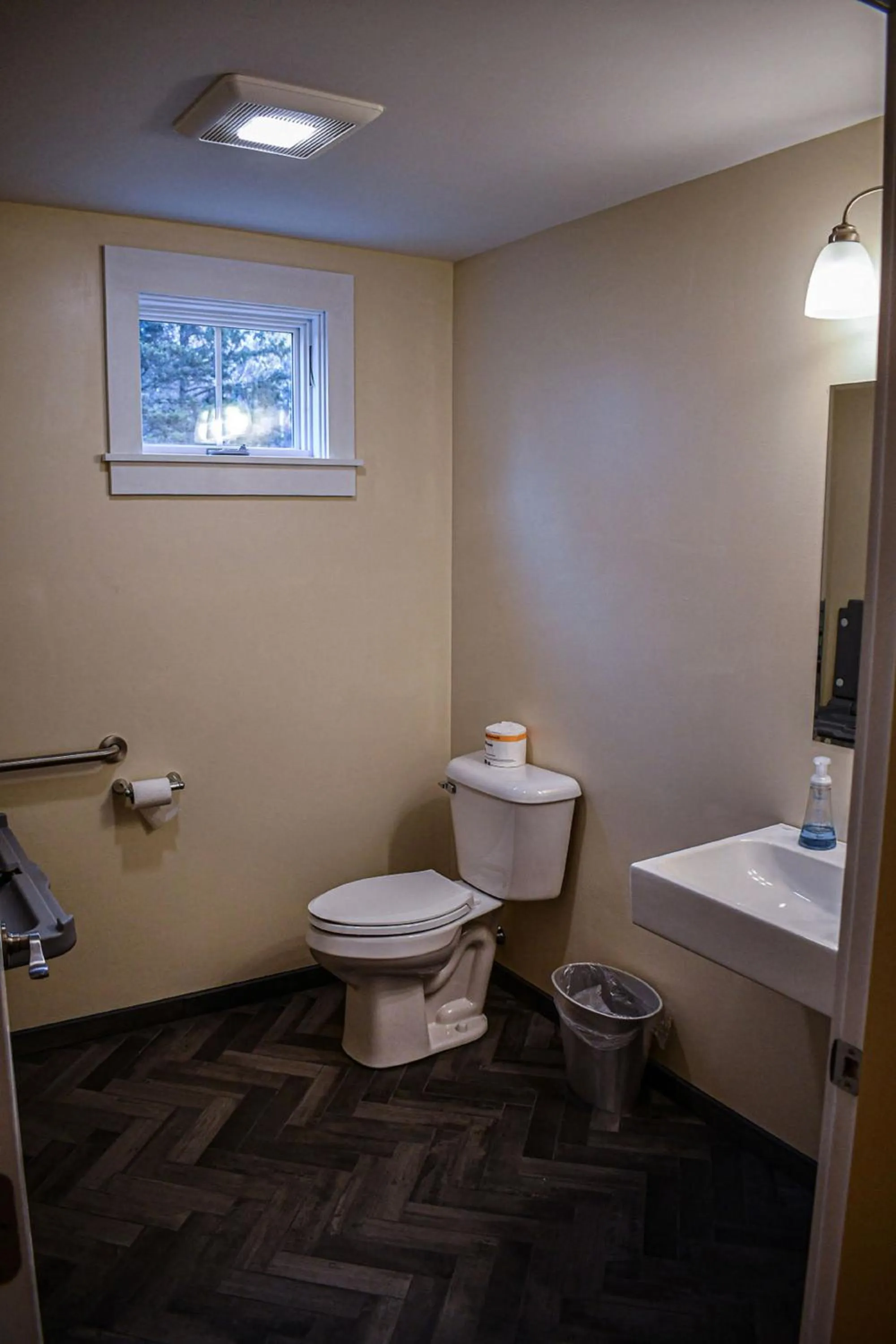 Bathroom in Brook Road Inn