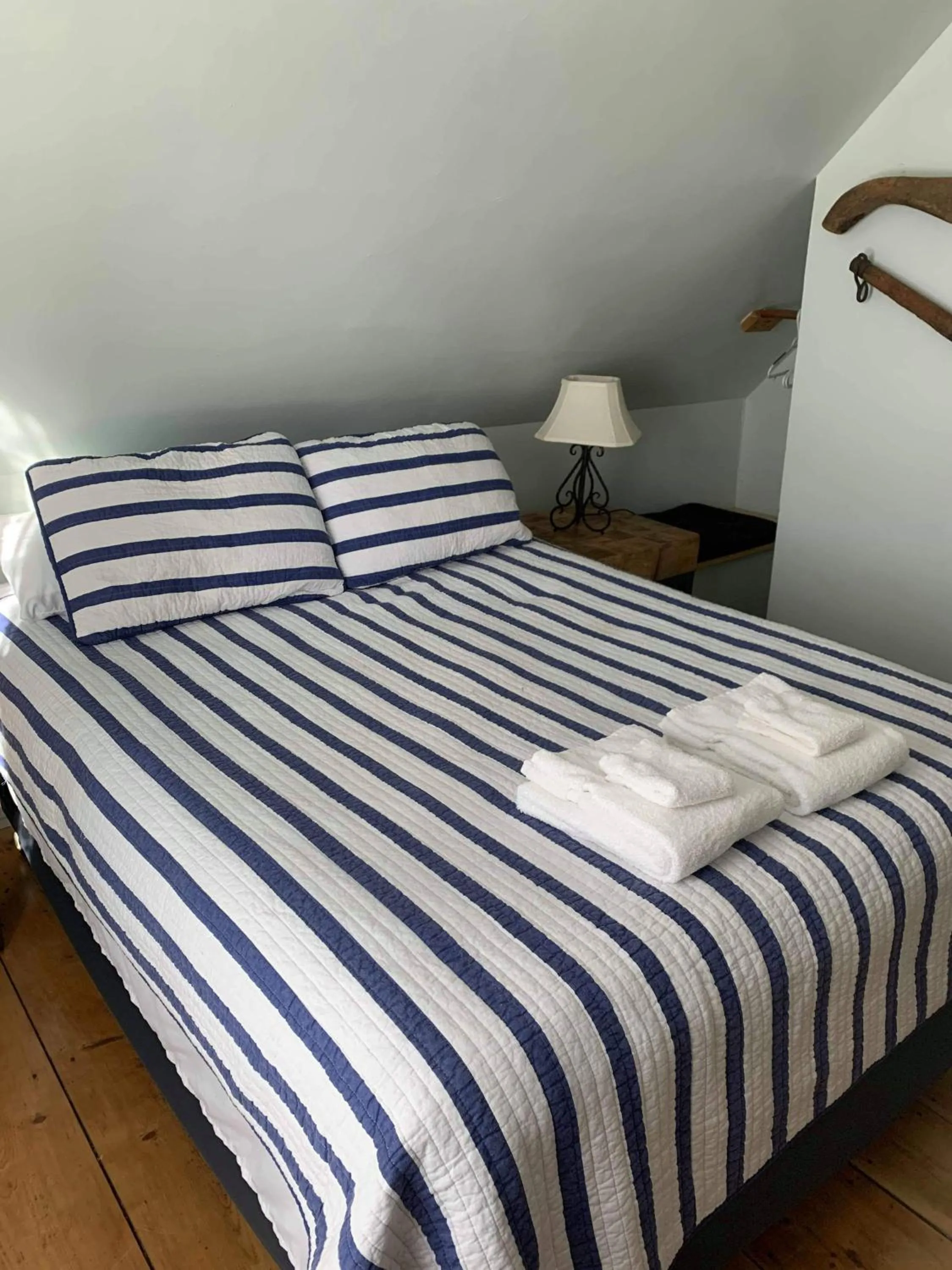 Photo of the whole room, Bed in Brook Road Inn