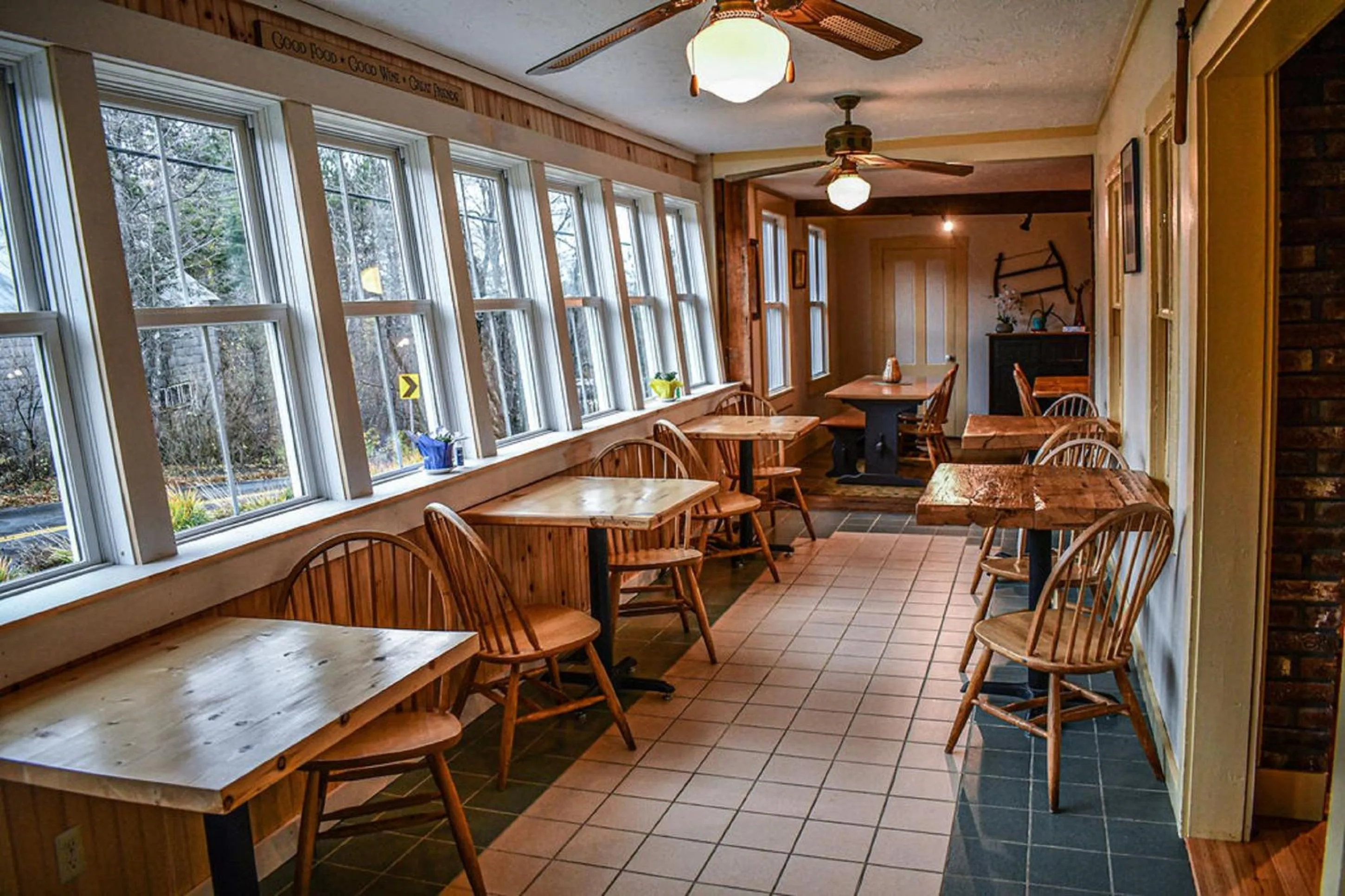 Dining area in Brook Road Inn