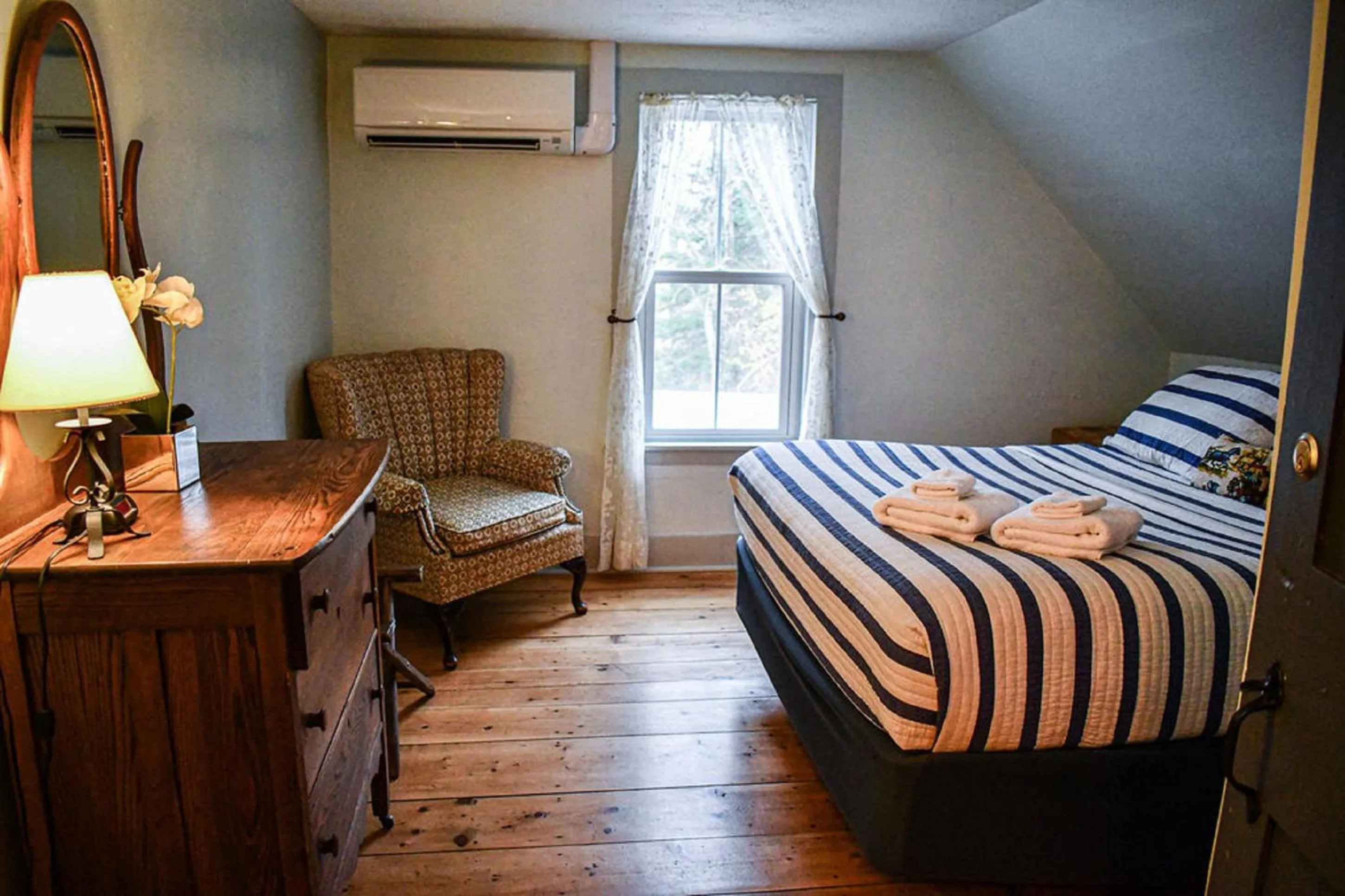 Bedroom, Bed in Brook Road Inn