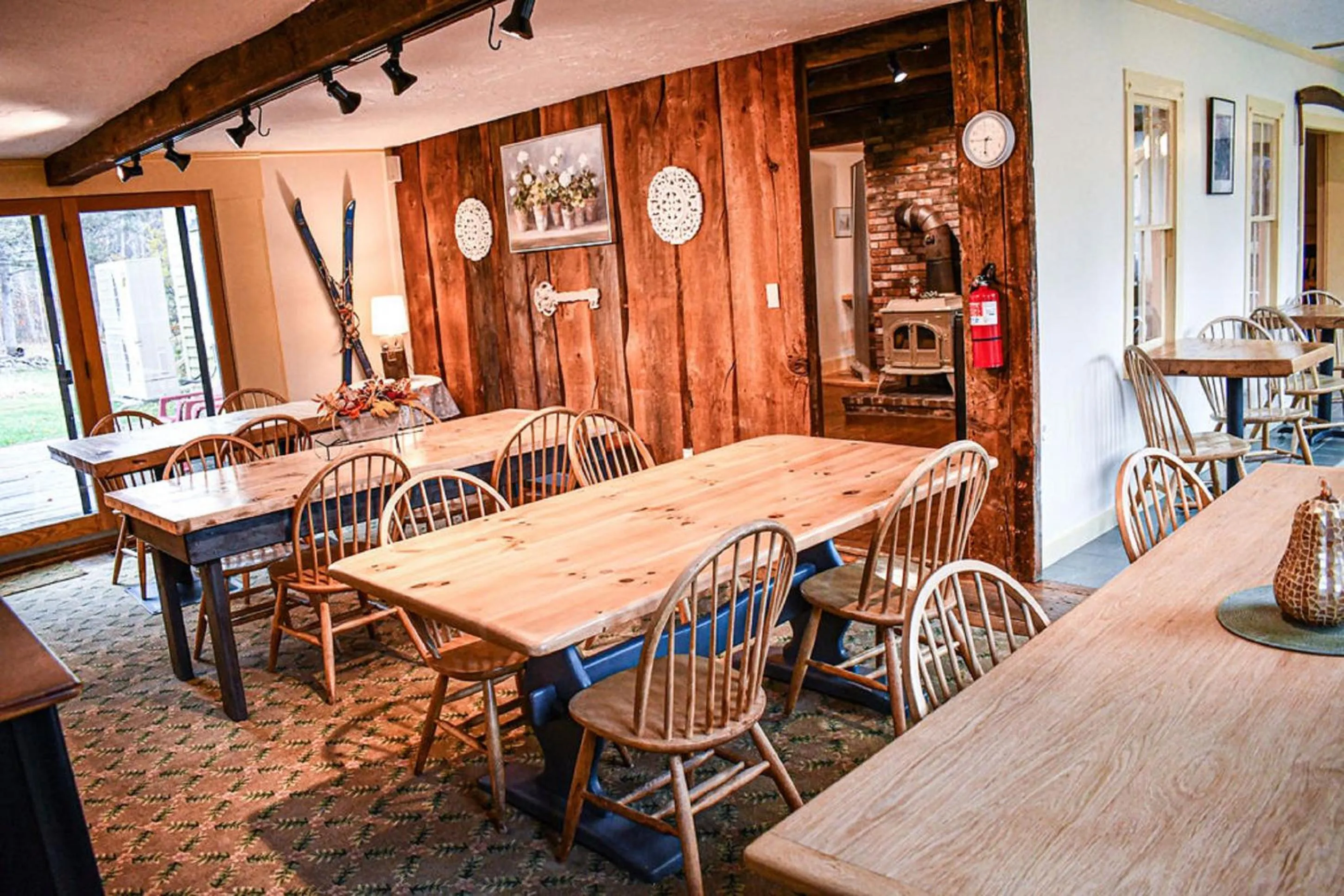 Dining area in Brook Road Inn