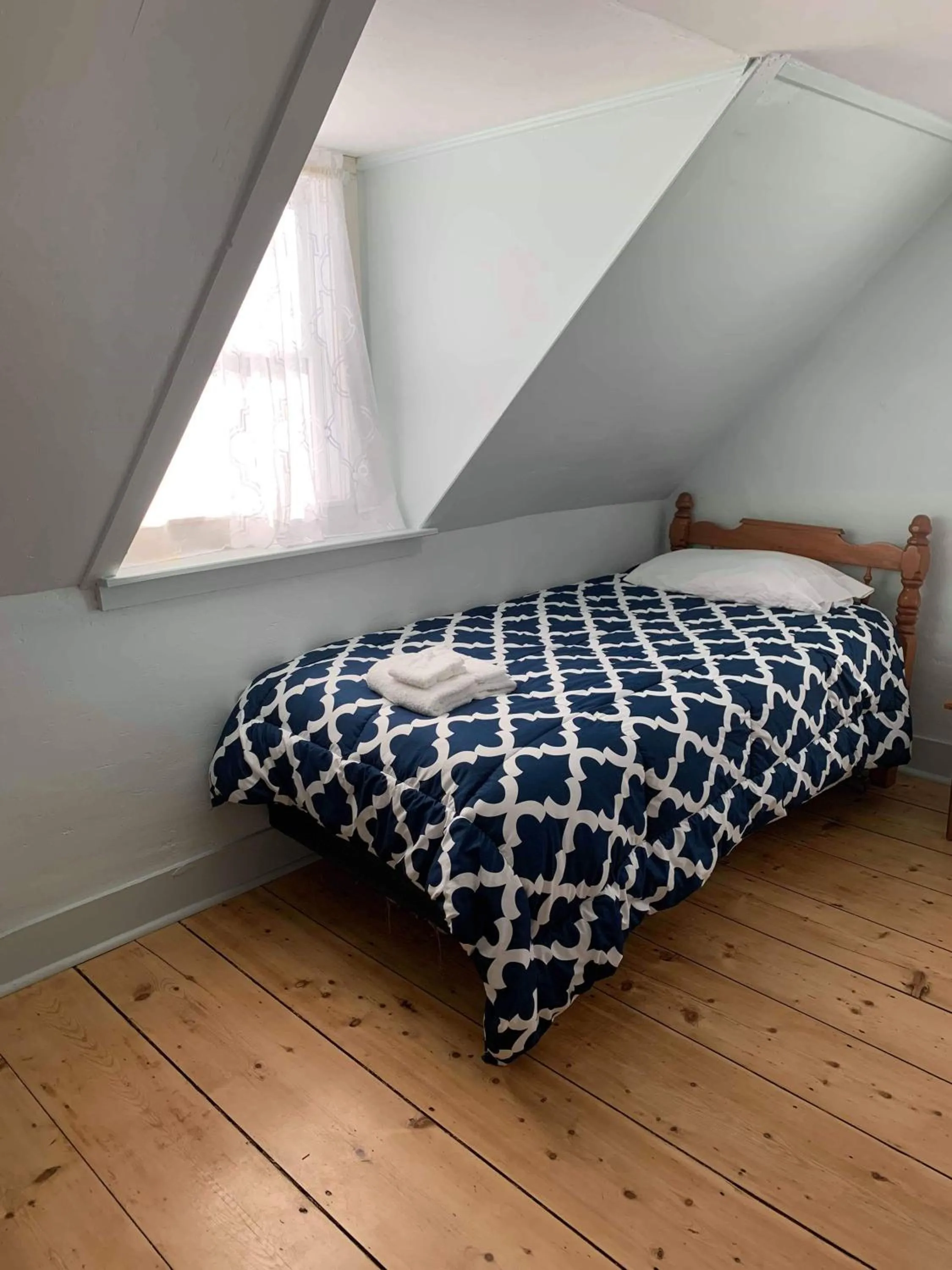 Photo of the whole room, Bed in Brook Road Inn