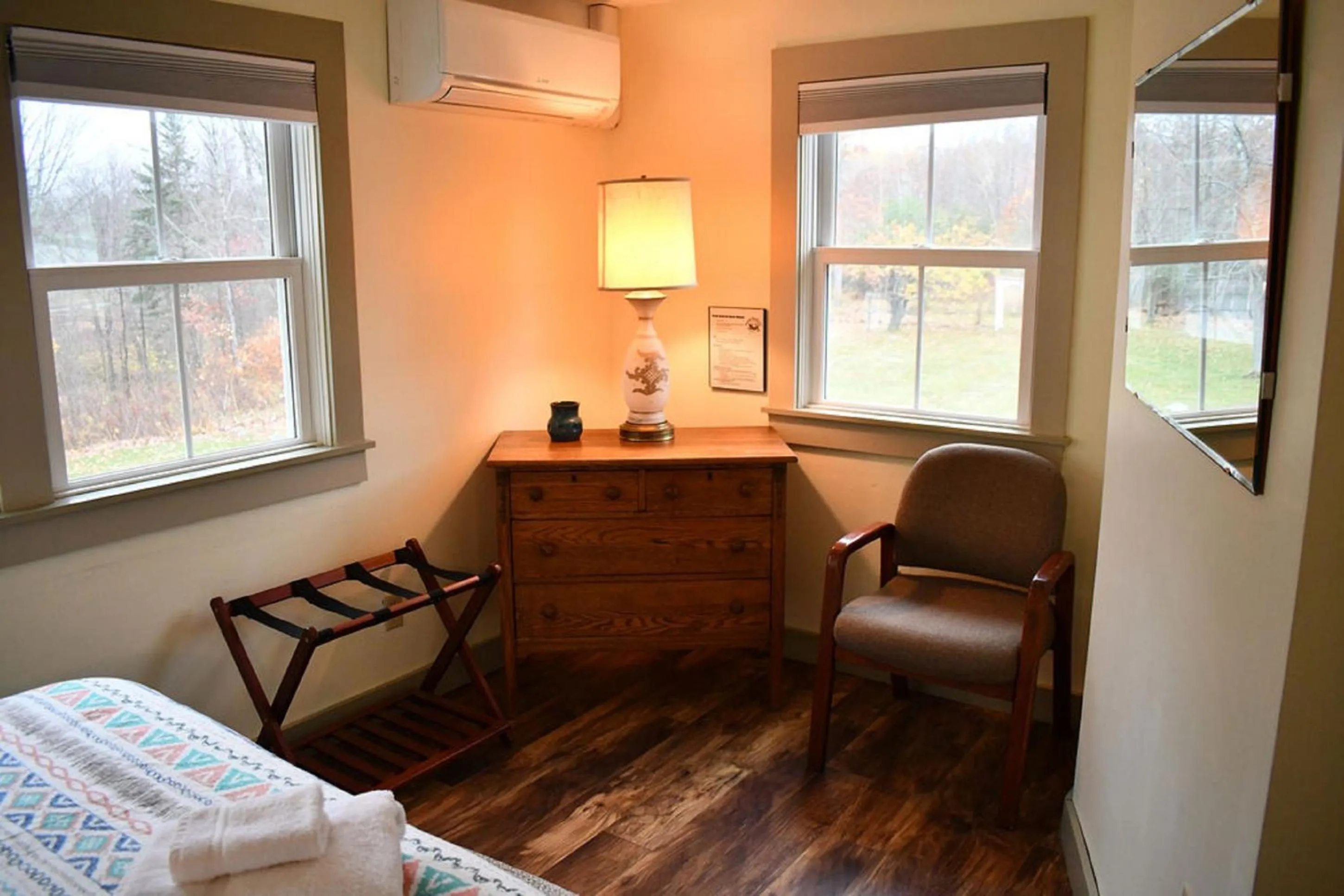 Seating area, Bed in Brook Road Inn