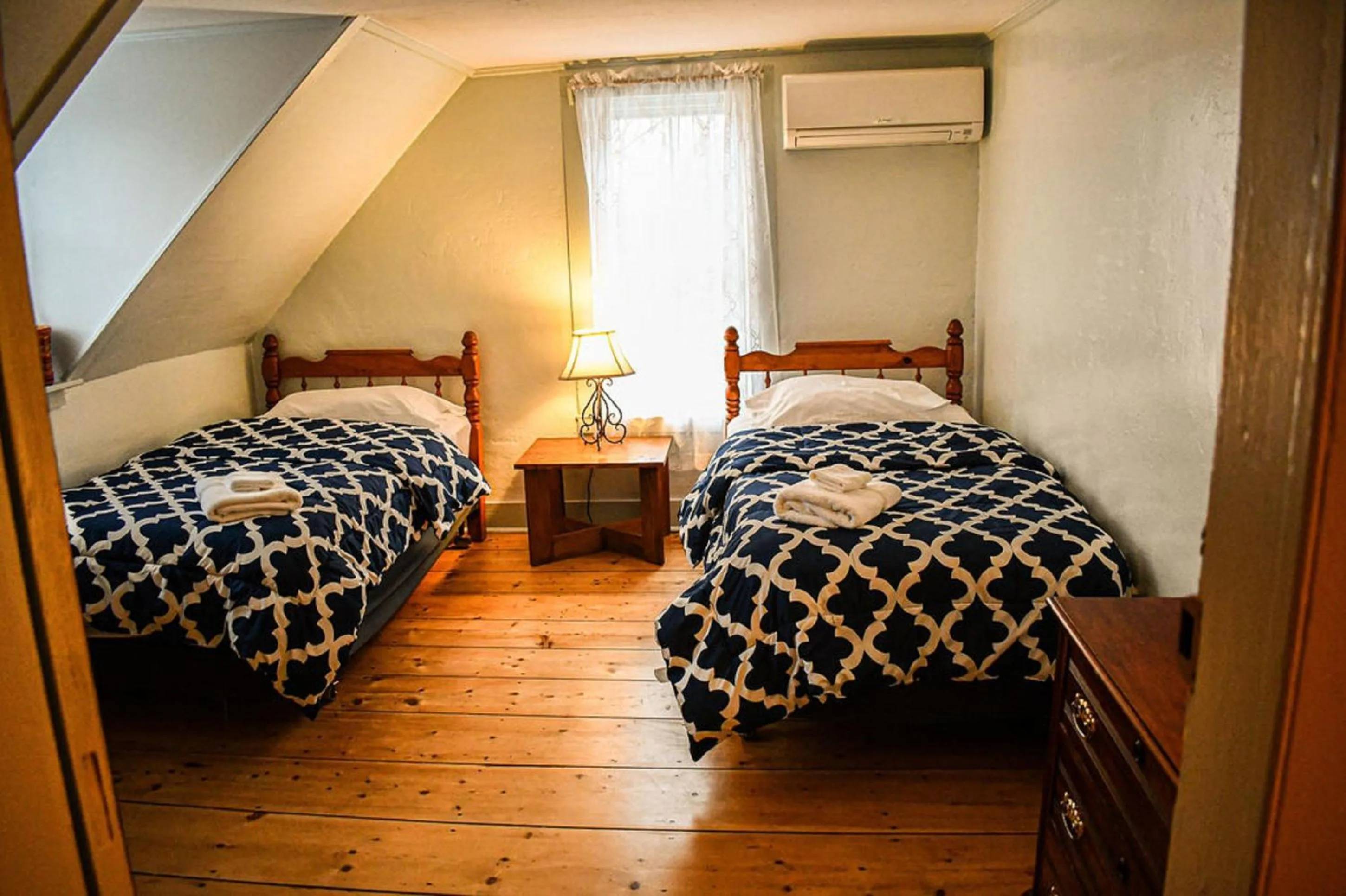 Bedroom, Bed in Brook Road Inn