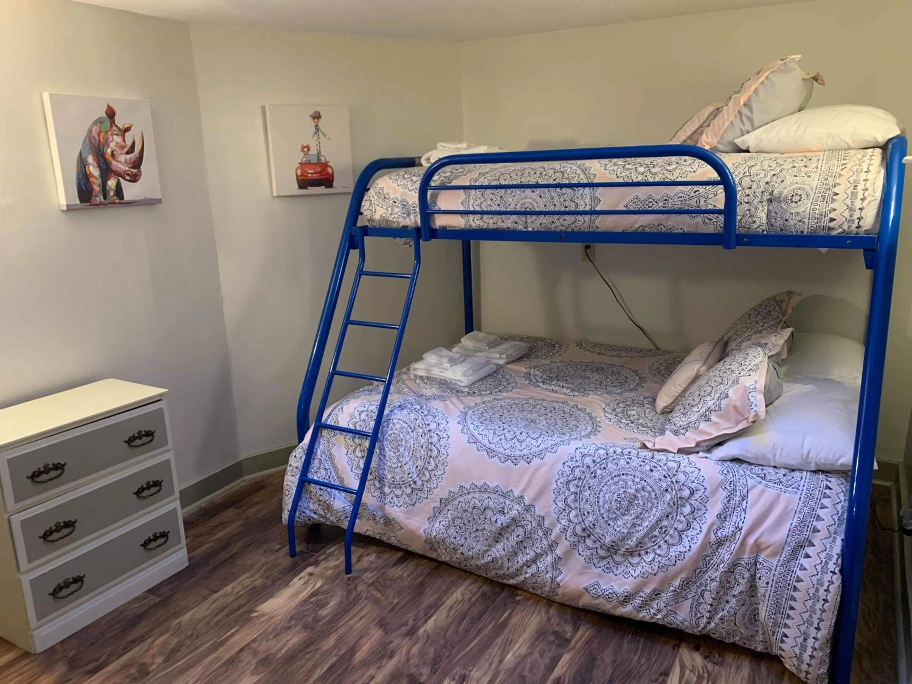 bunk bed, Bed in Brook Road Inn