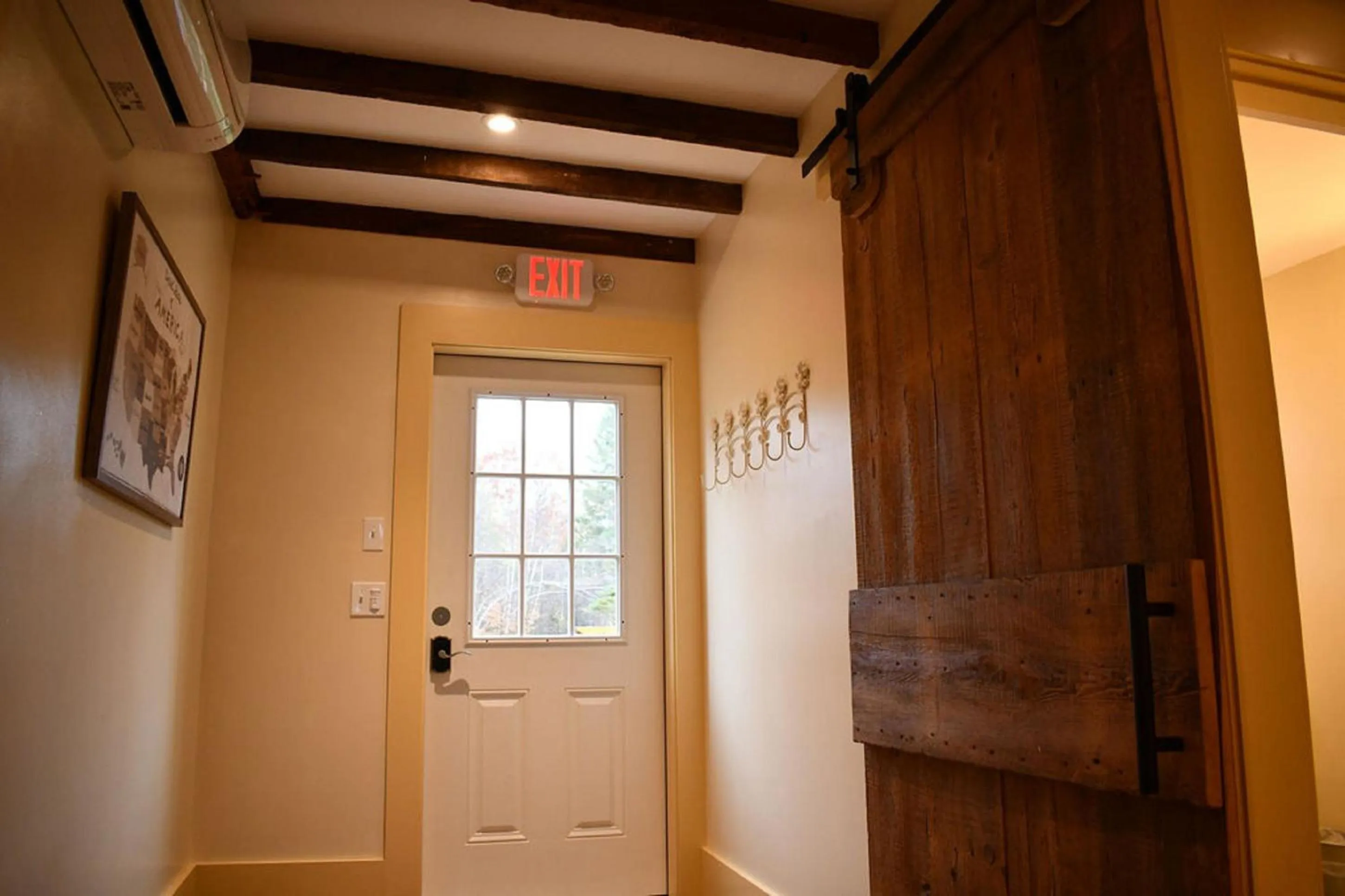 Facade/entrance in Brook Road Inn