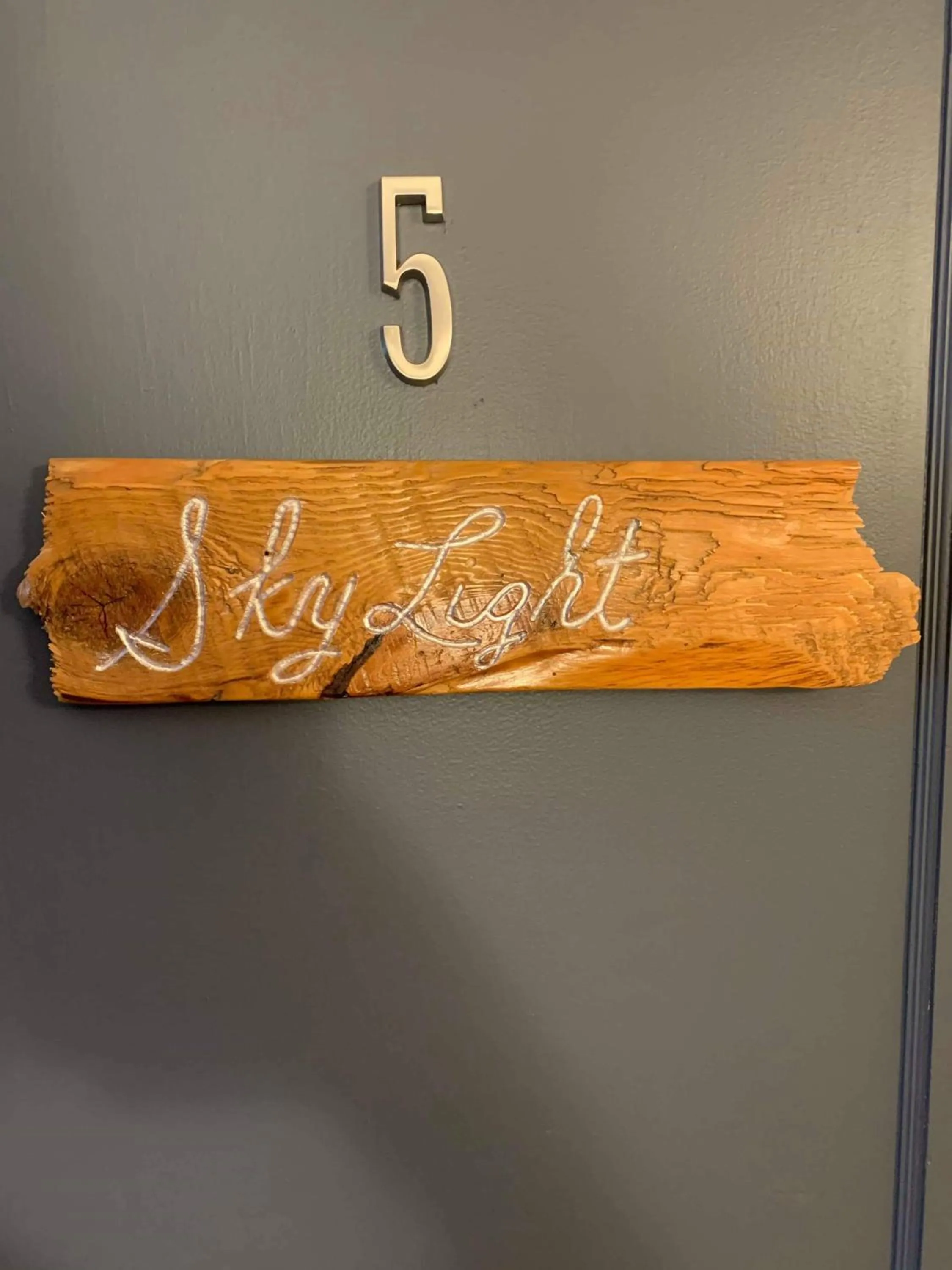 Facade/entrance in Brook Road Inn