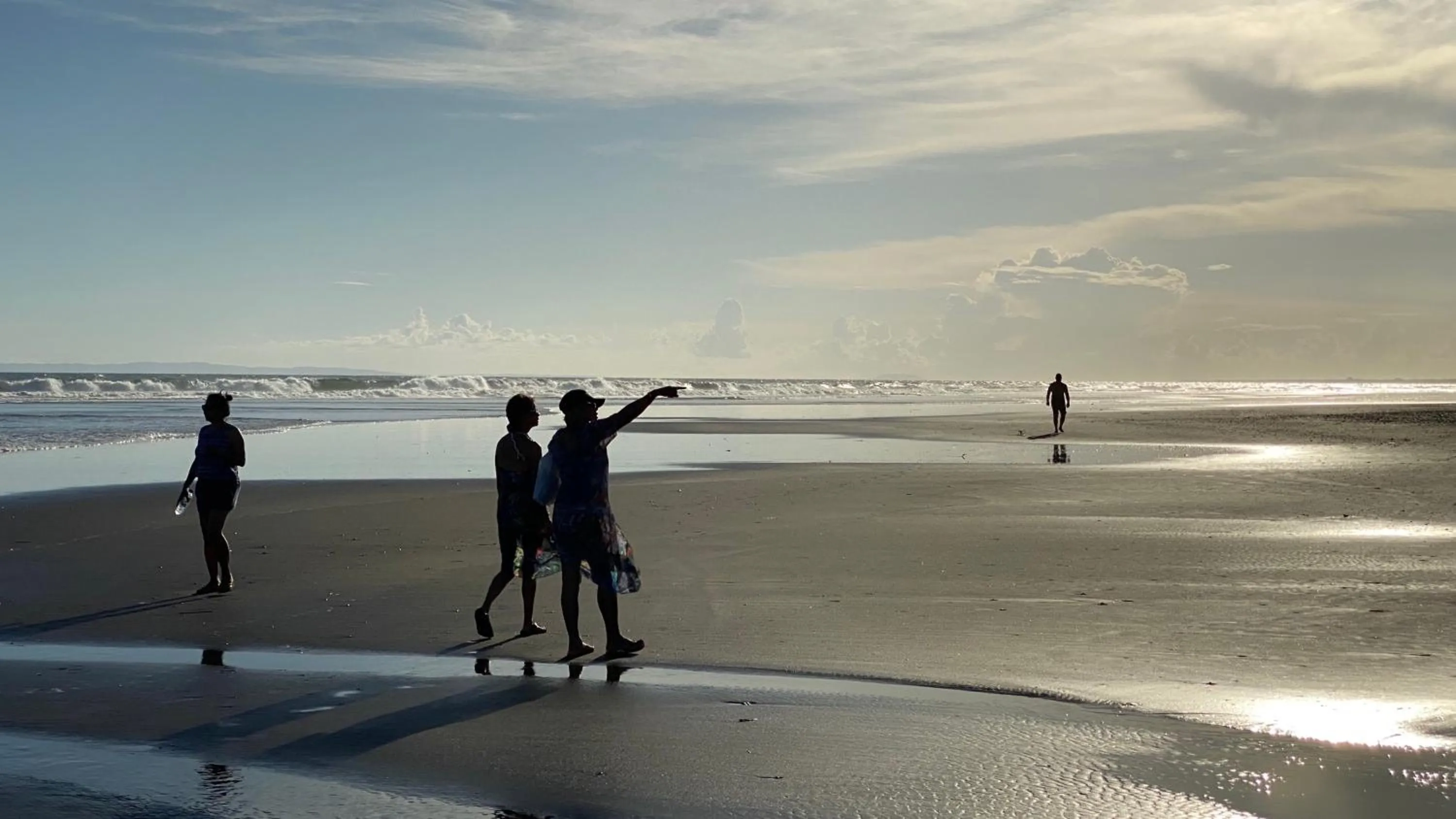 People in Wide Sands Beach Retreat