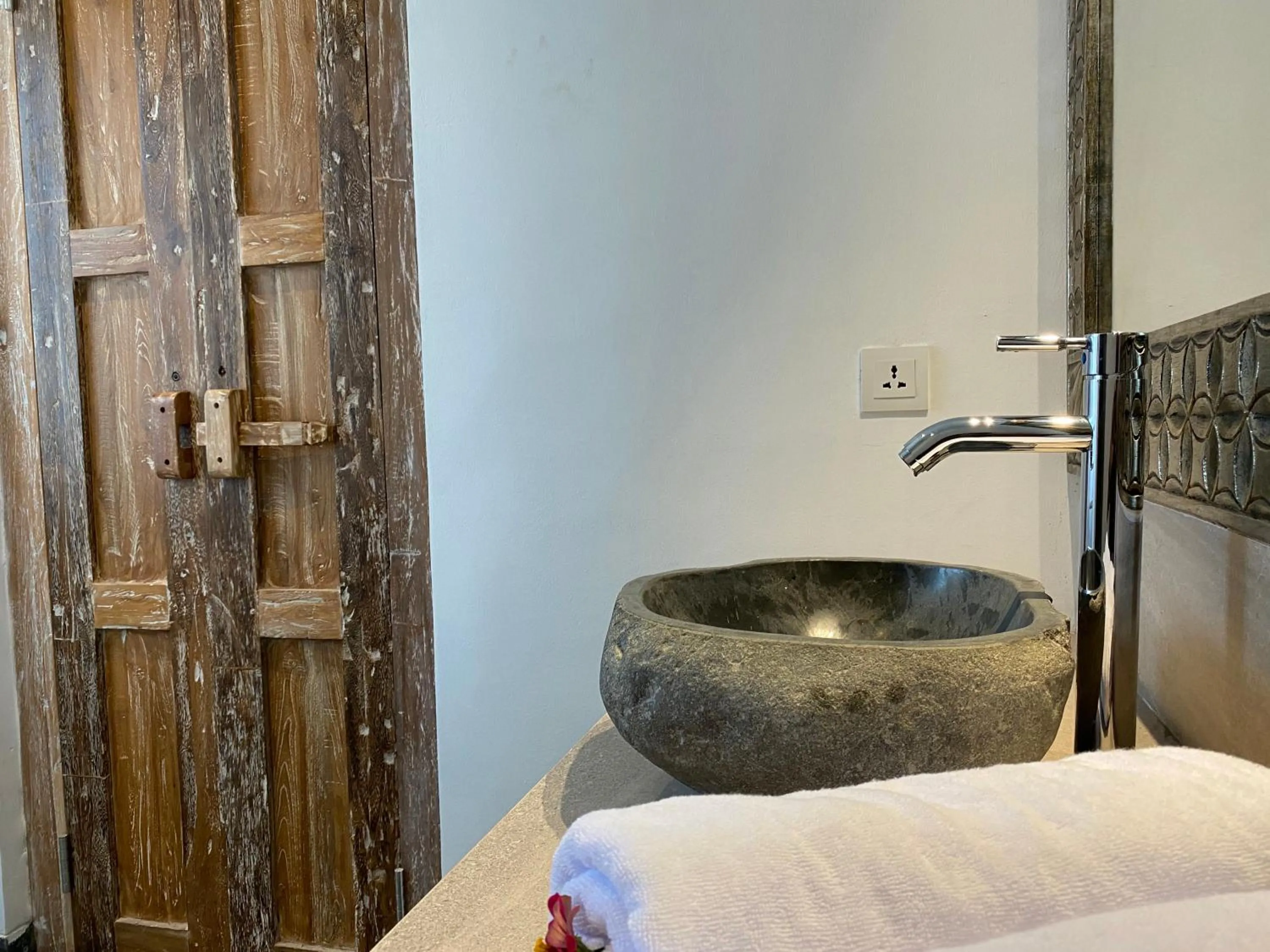 Bathroom, Bed in Wide Sands Beach Retreat