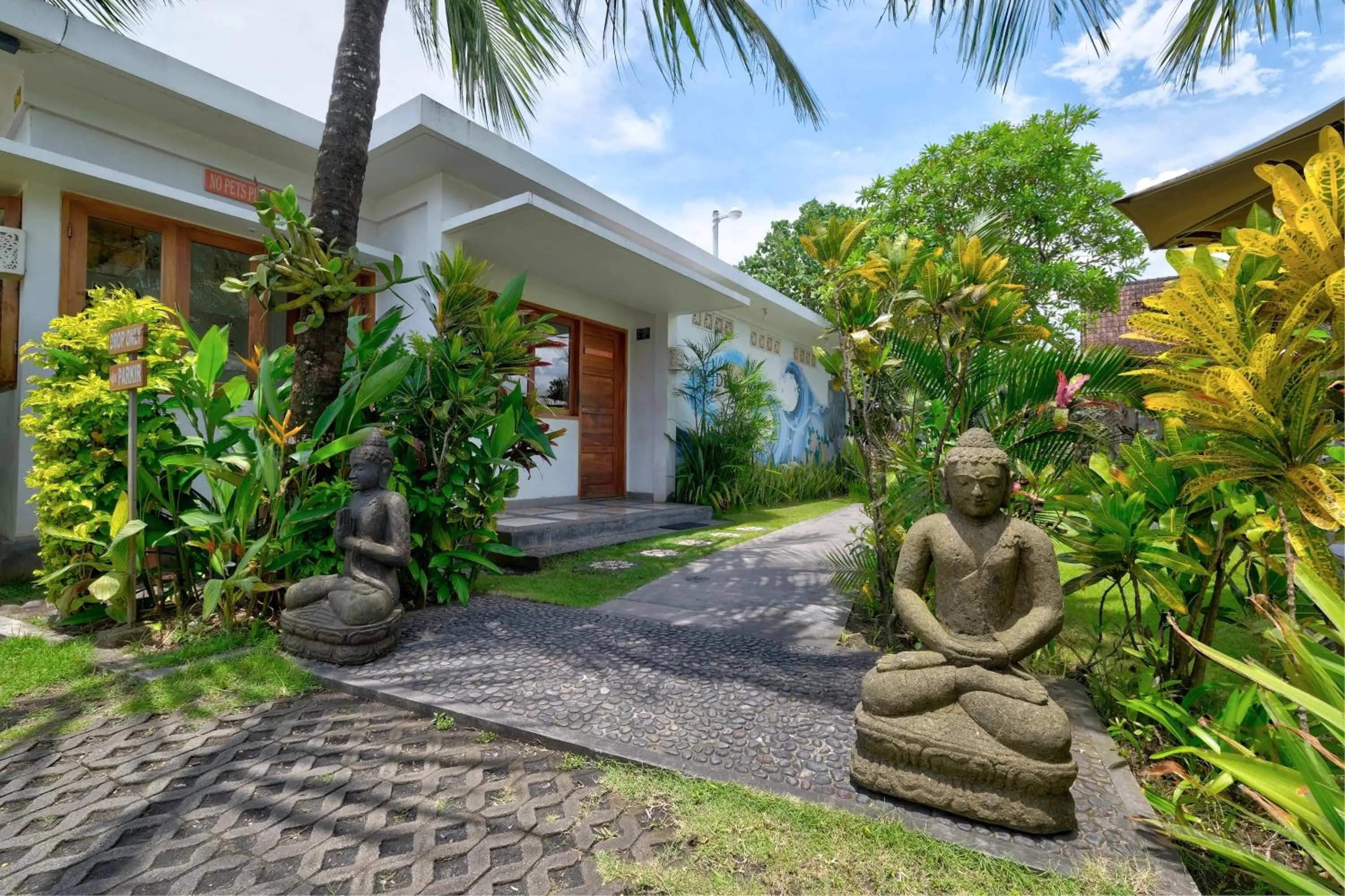 Property building in Wide Sands Beach Retreat