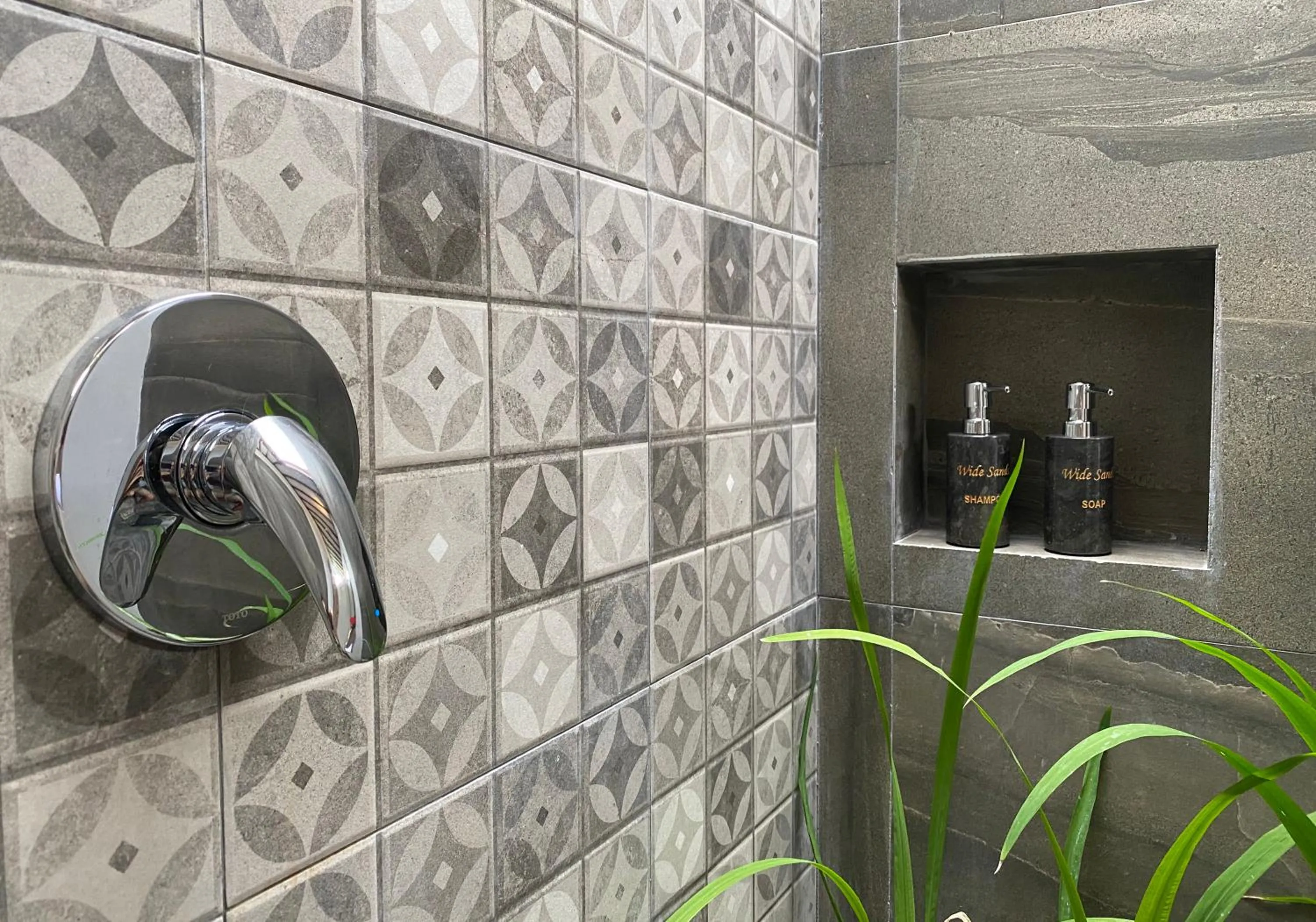 Shower in Wide Sands Beach Retreat