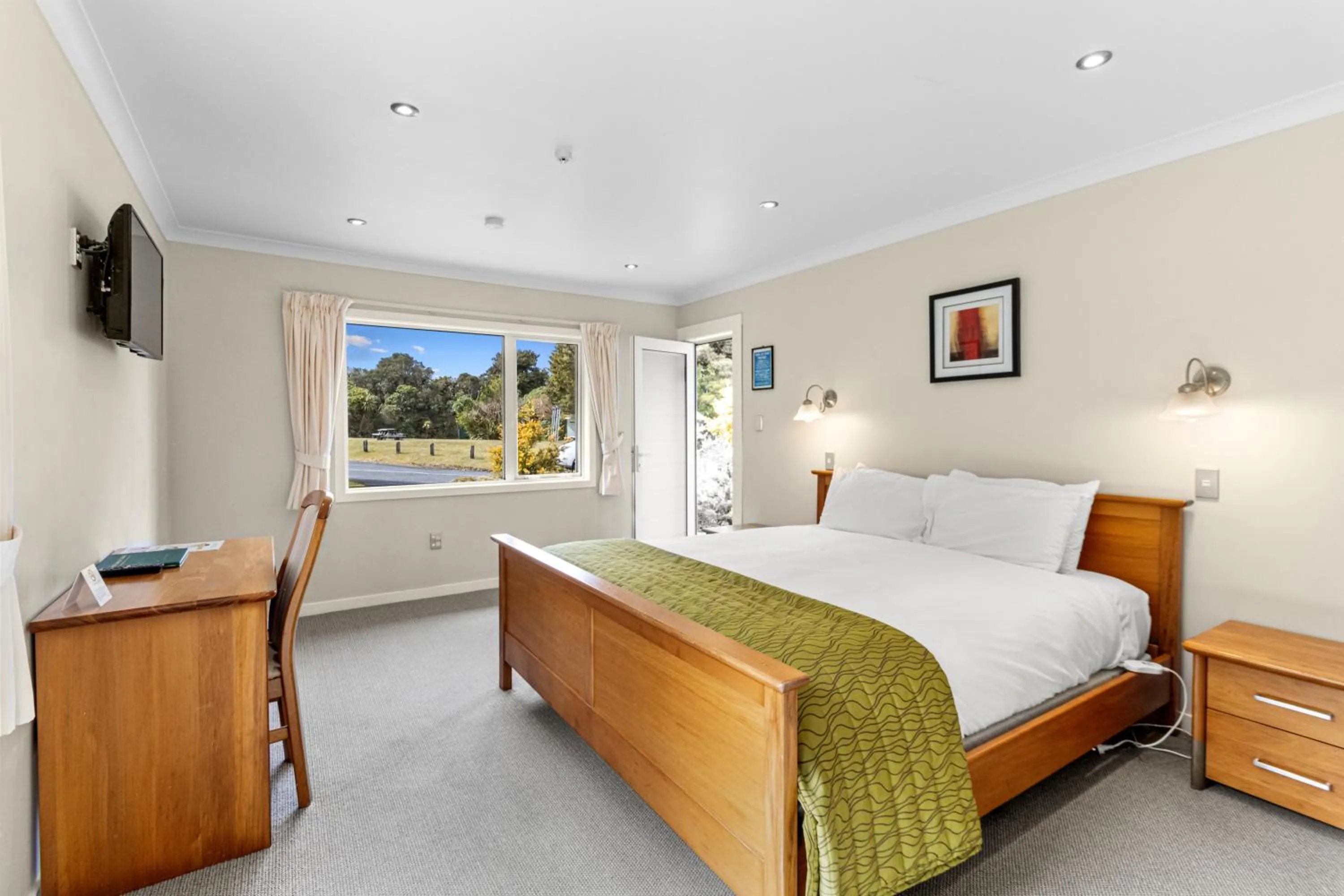 Bed in Mountain House, Stratford, Ngati Ruanui