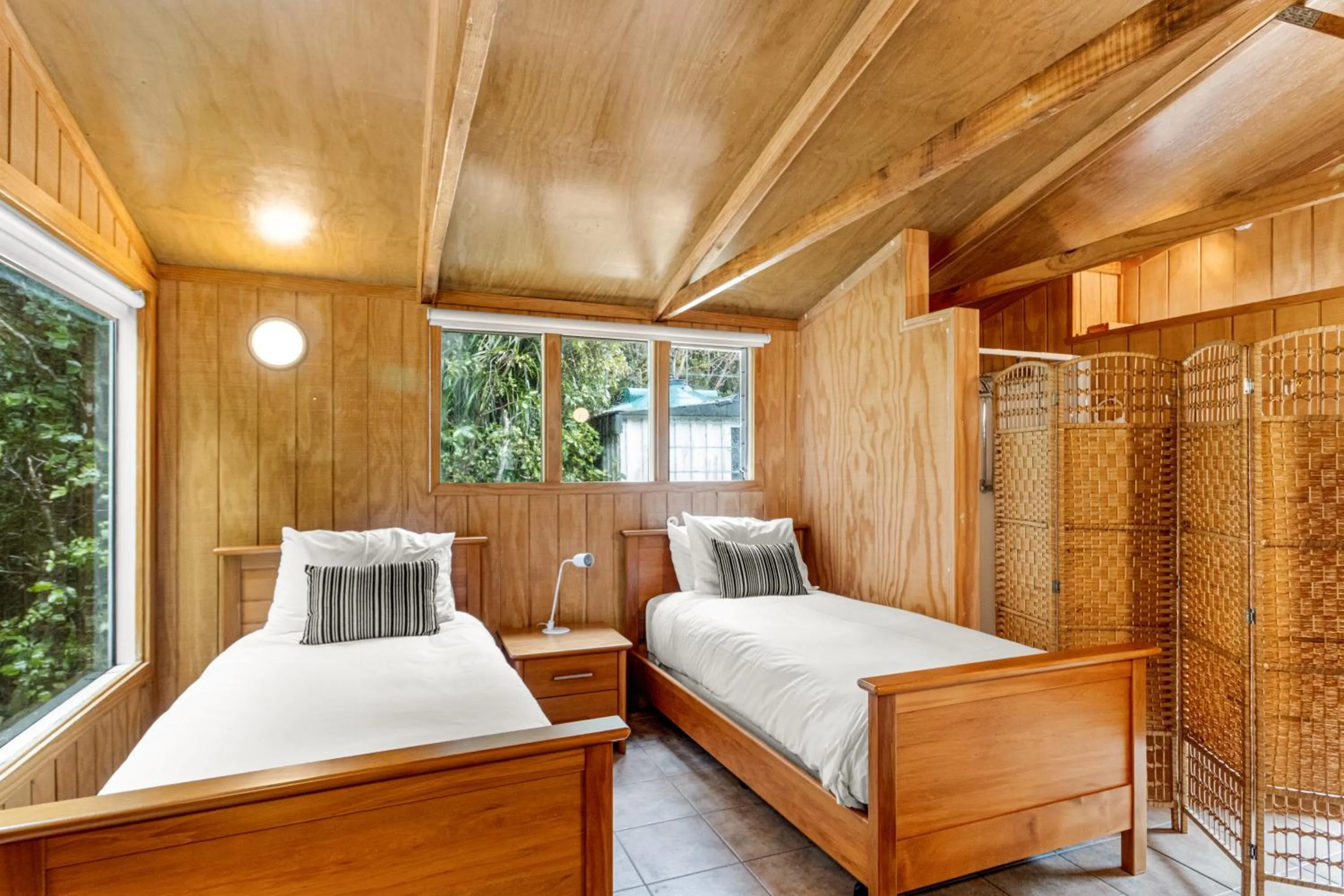 Bedroom, Bed in Mountain House, Stratford, Ngati Ruanui