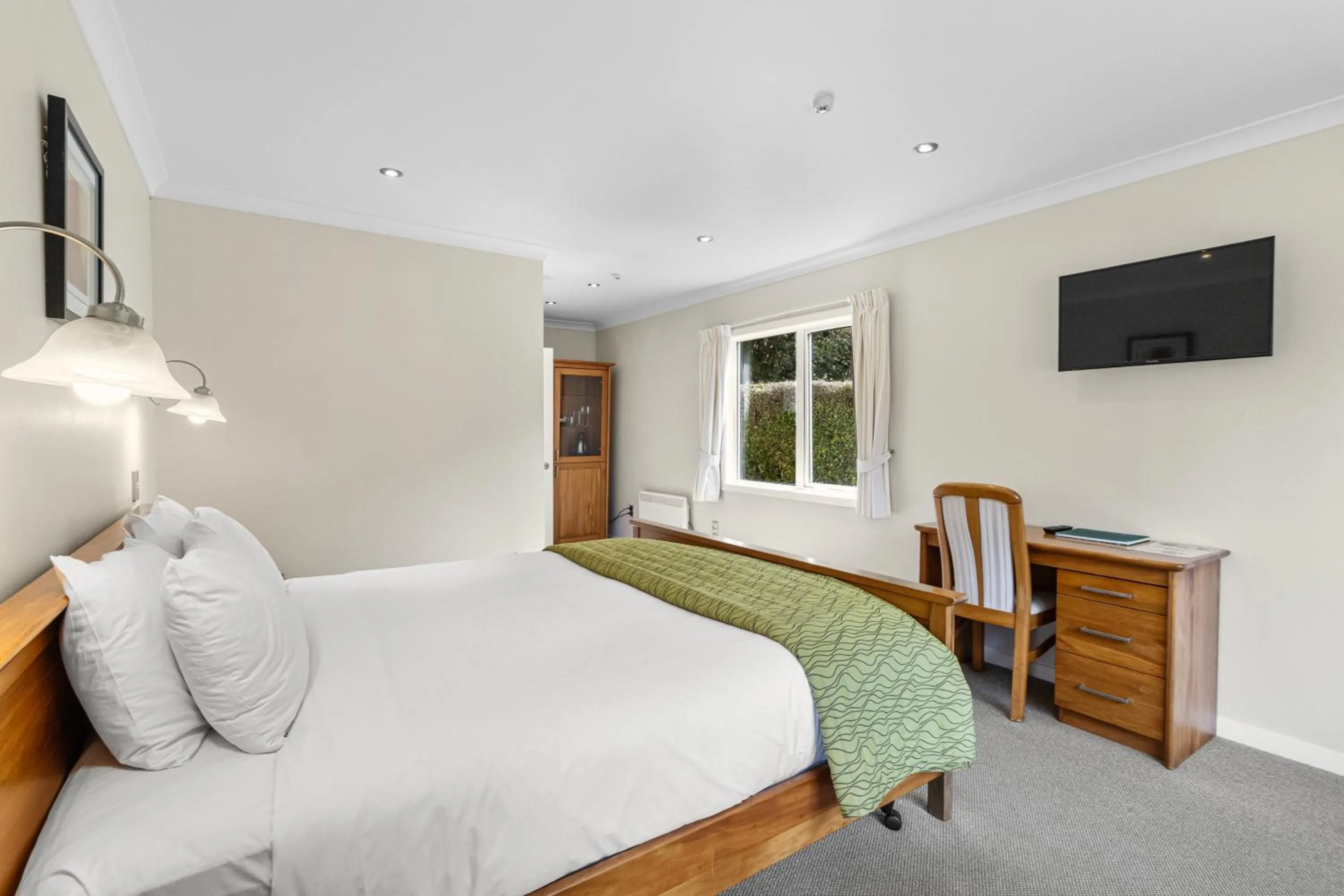 Bed in Mountain House, Stratford, Ngati Ruanui