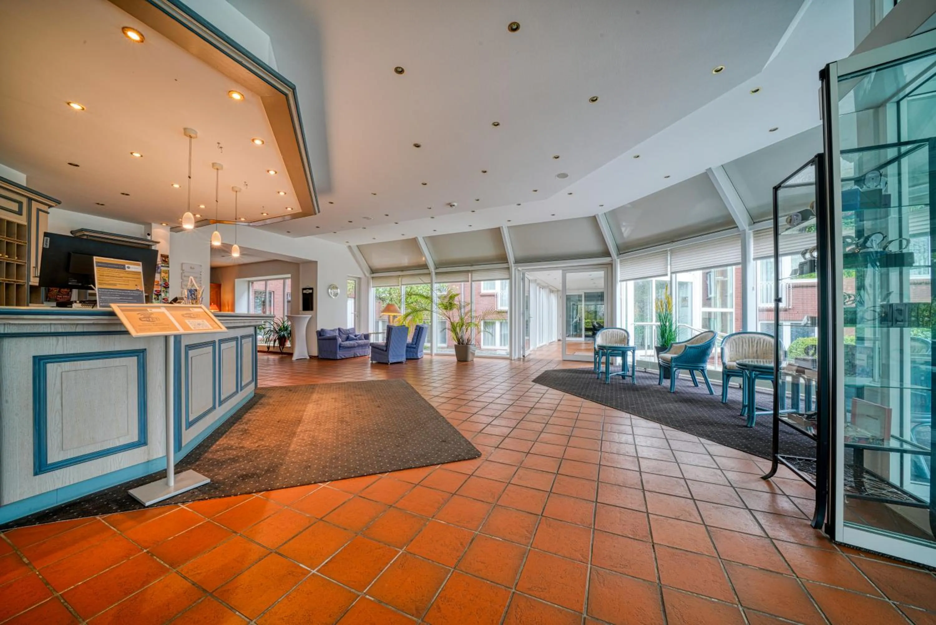 Lobby or reception in Parkhotel Am Glienberg by NP