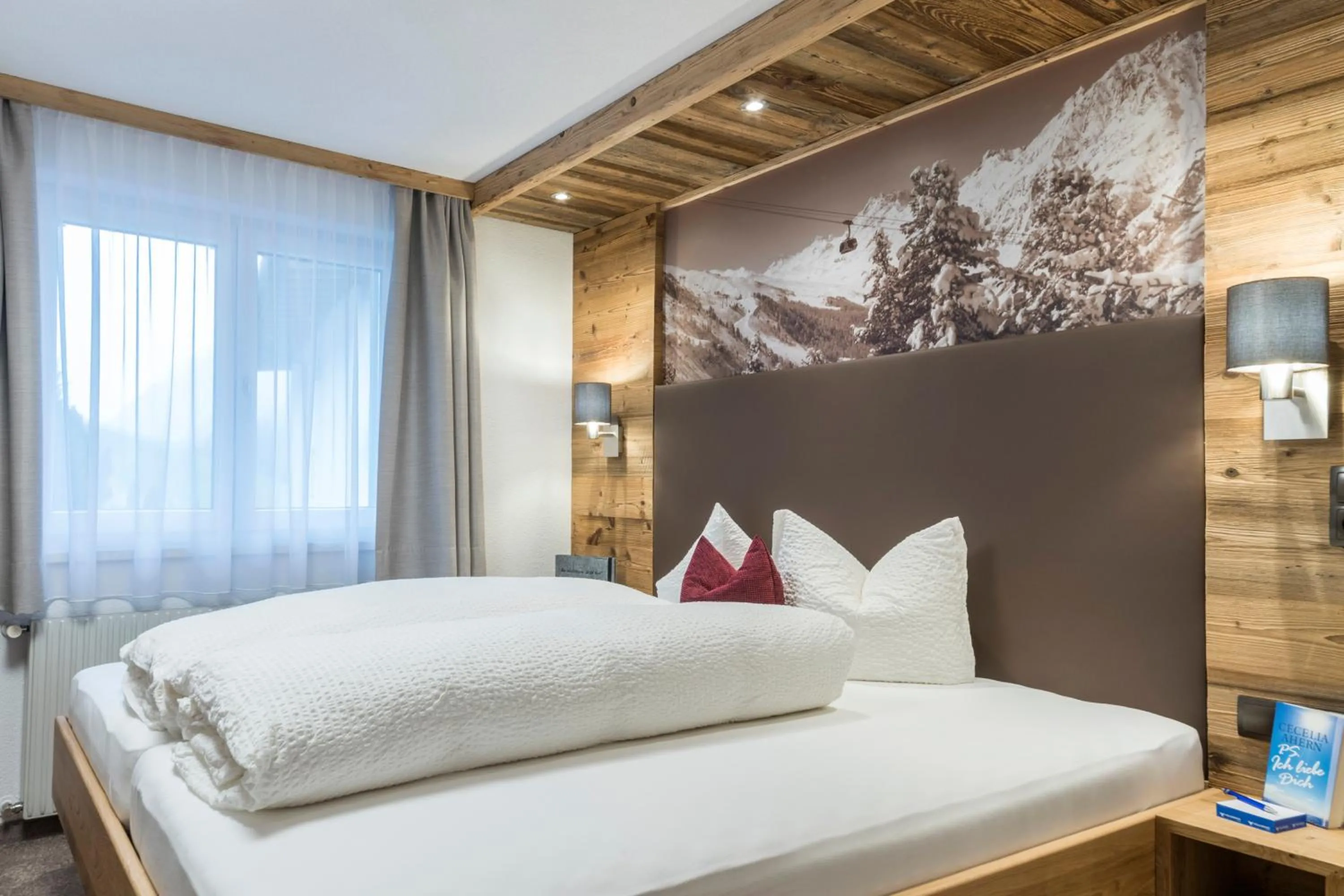 Photo of the whole room, Bed in Apart Garni Sesvenna