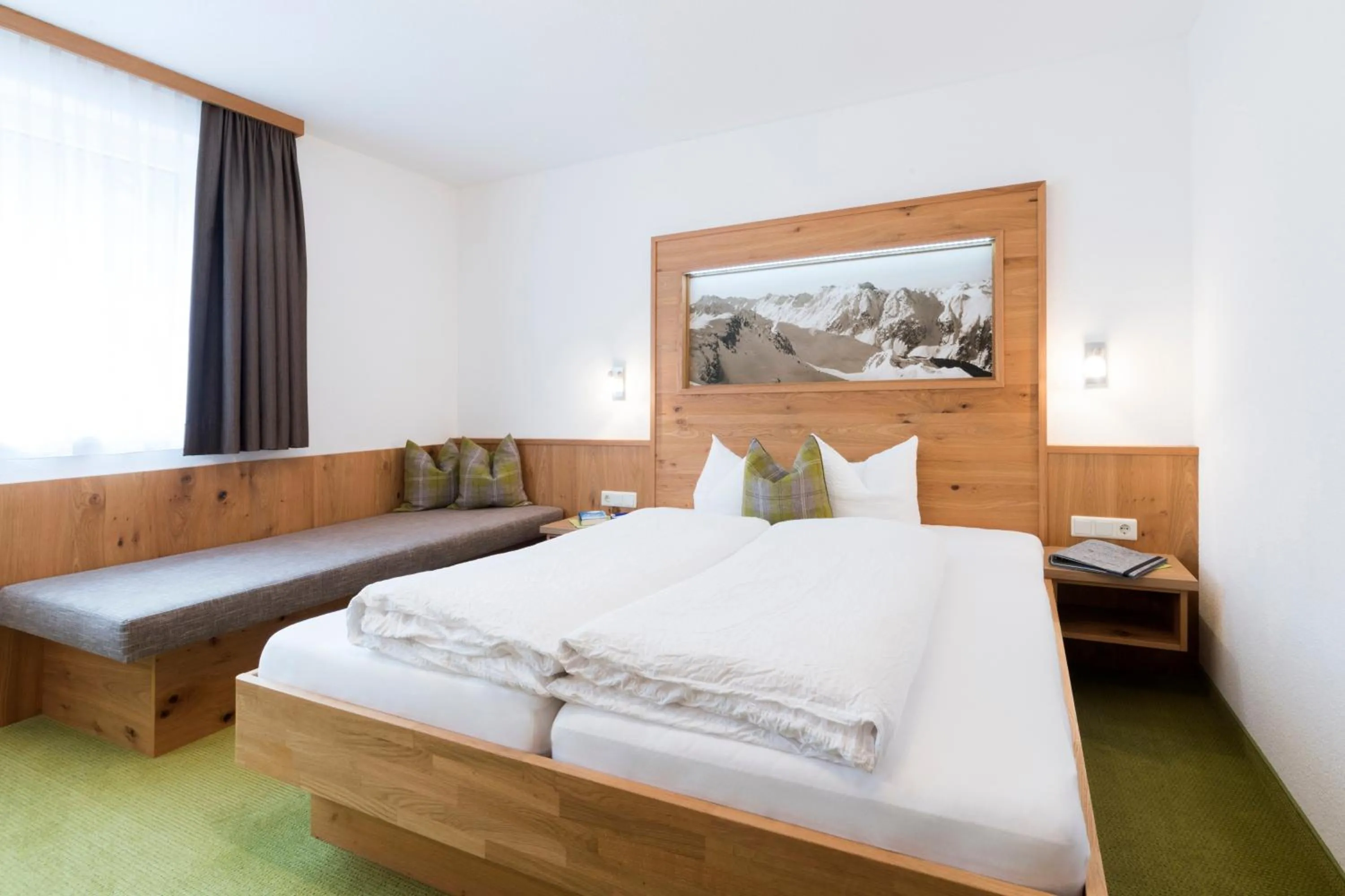 Photo of the whole room, Bed in Apart Garni Sesvenna