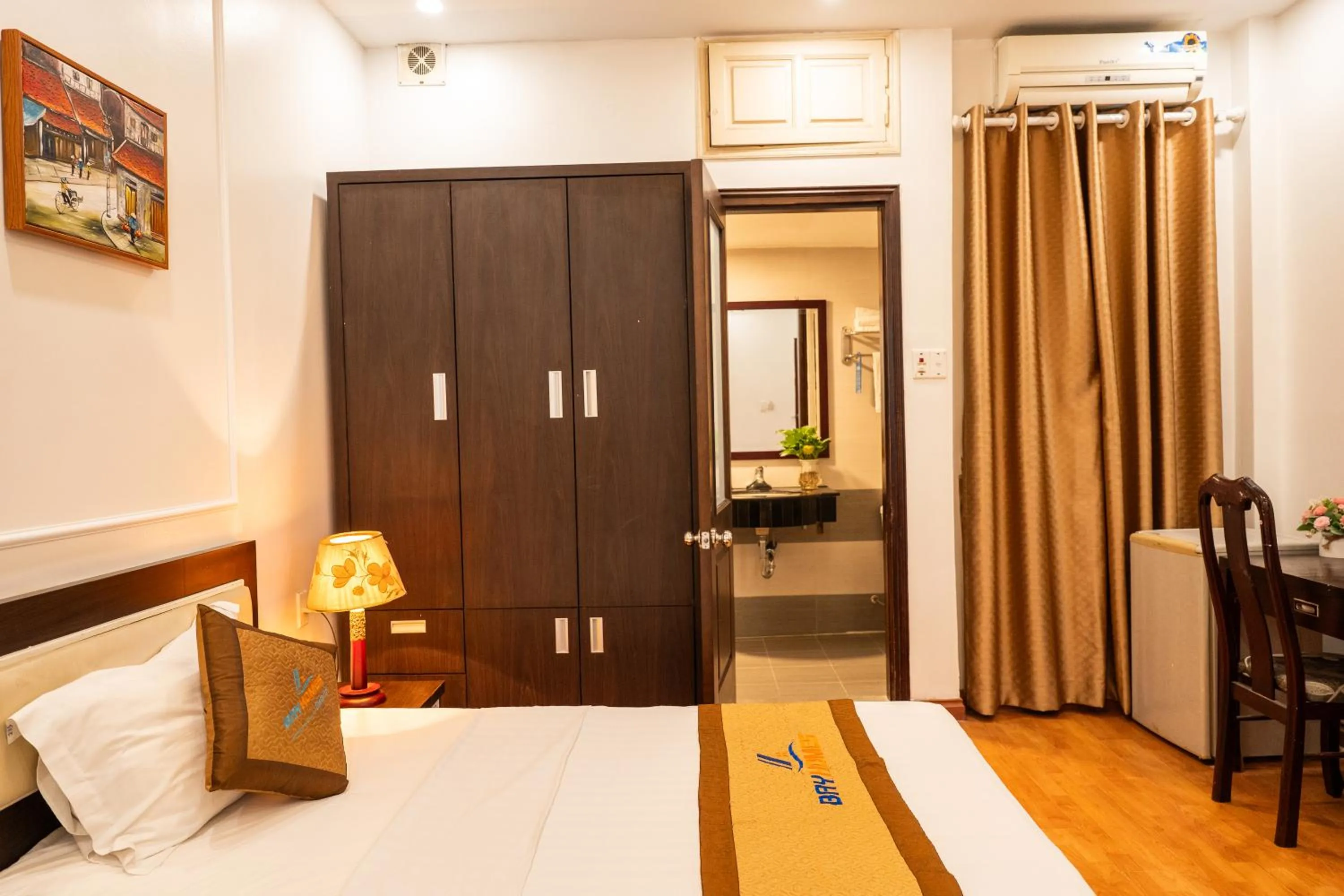 Bed in Chariot Hotel