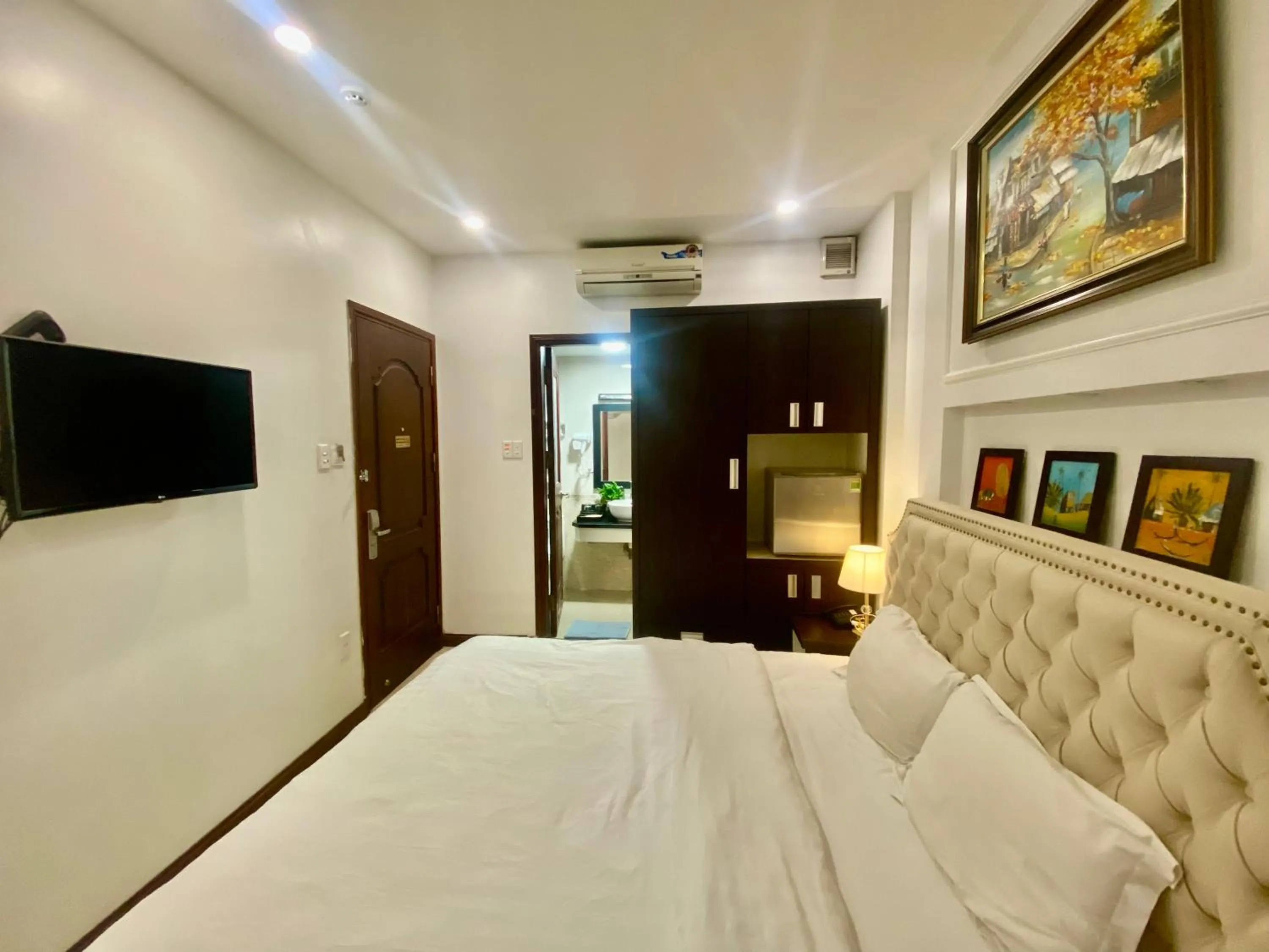 Bed in Chariot Hotel