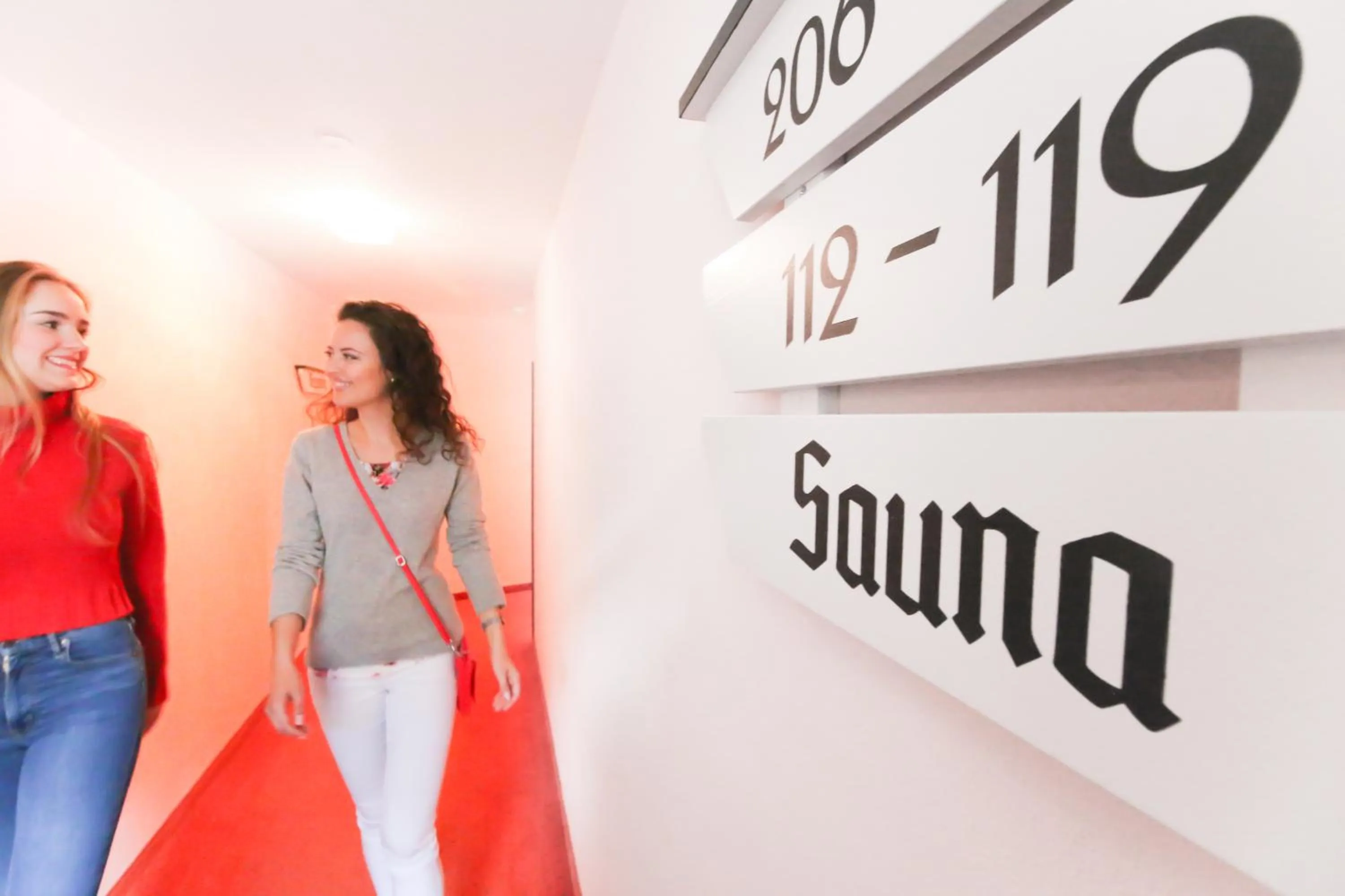 People in Hotel Erbgericht Buntes Haus