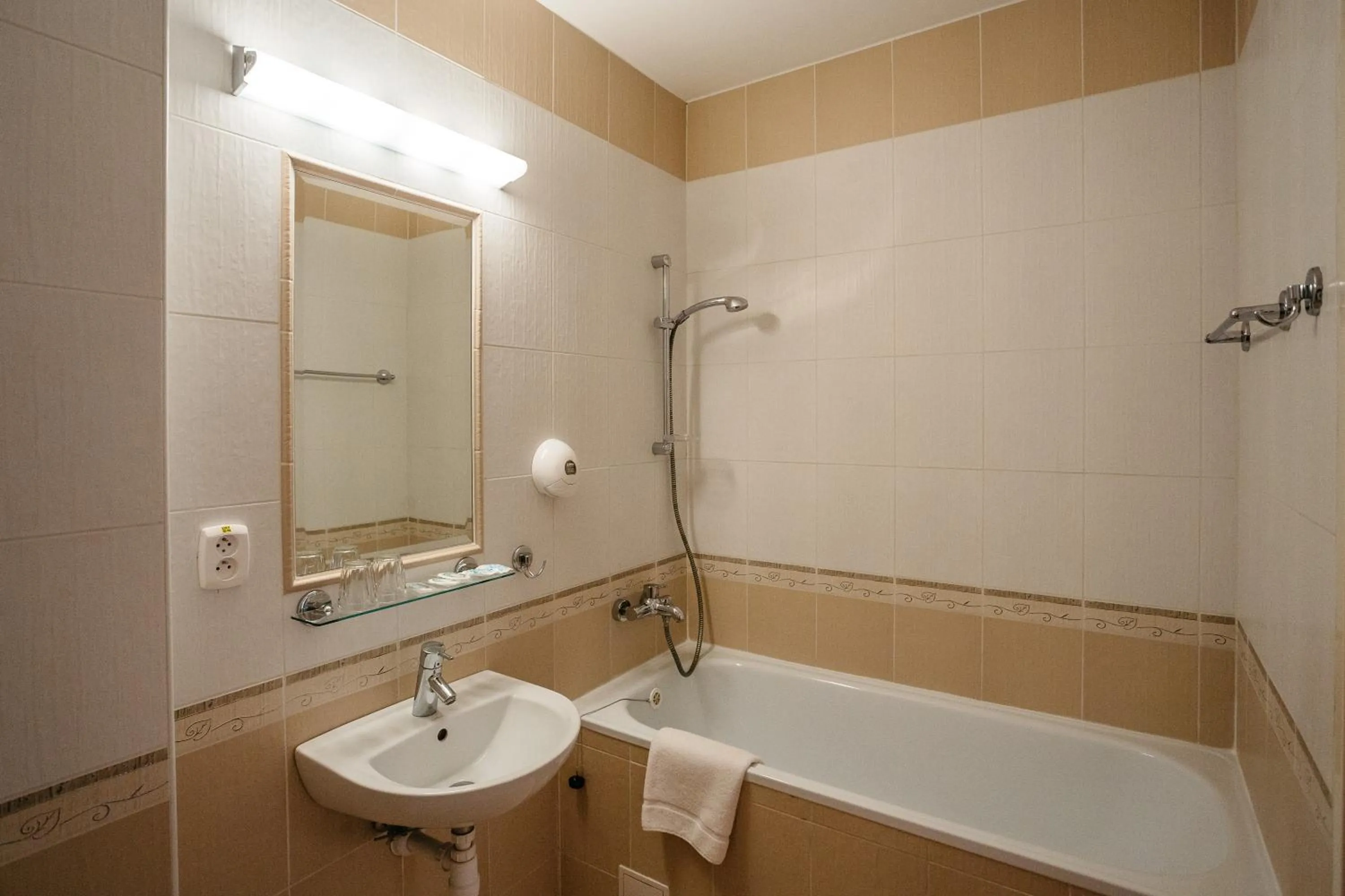 Bathroom in Hotel Artin