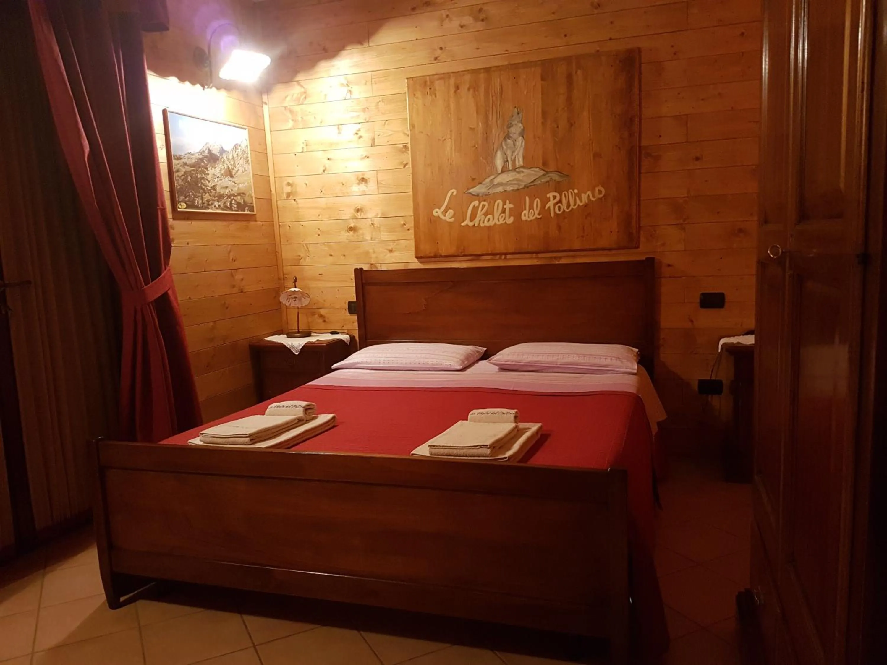 Bedroom, Bed in Le Chalet del Pollino
