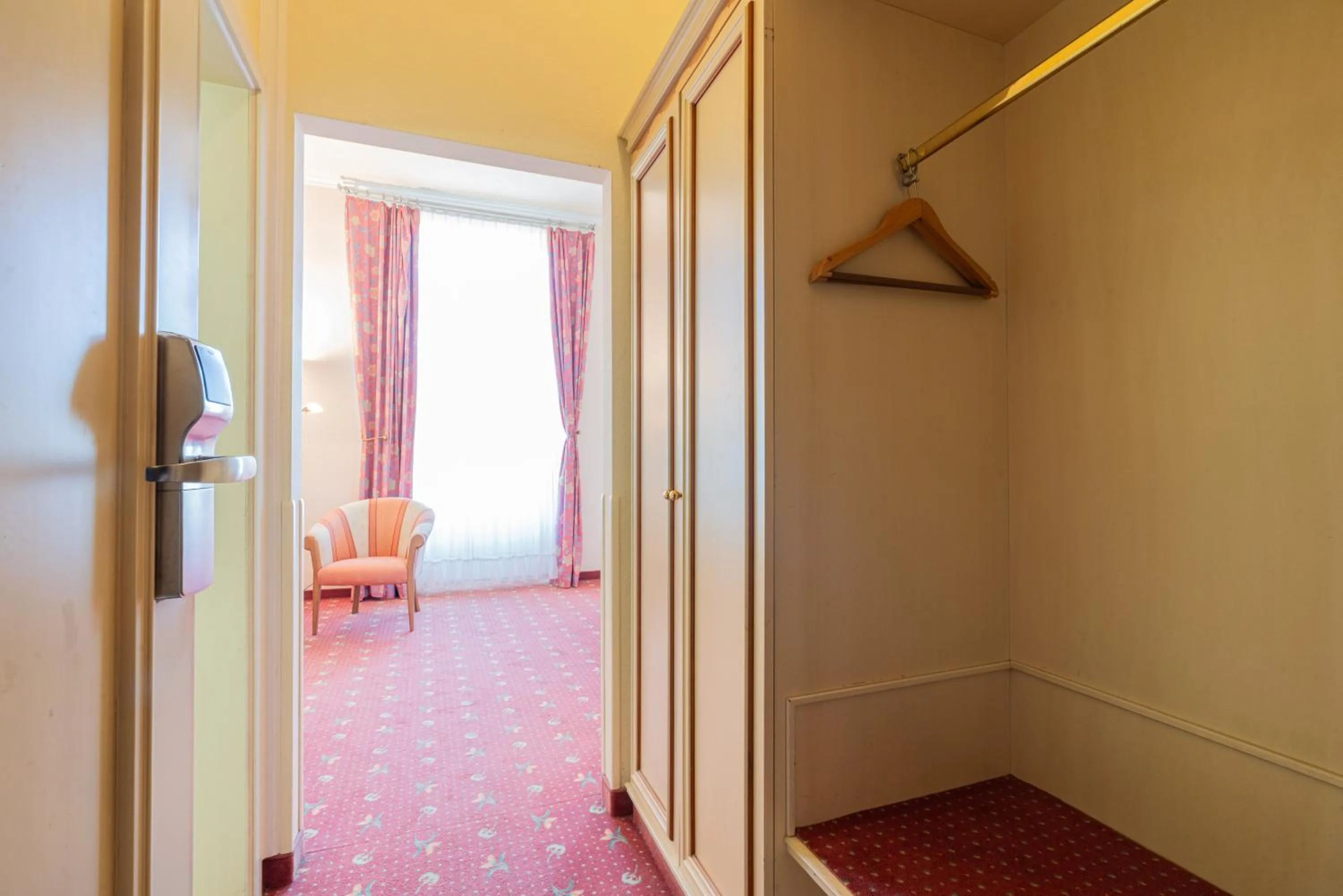 Photo of the whole room in Parkhotel Bad Homburg