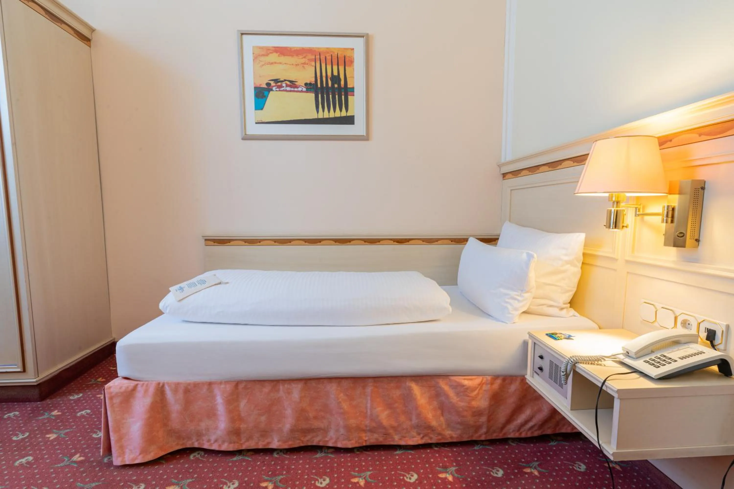 Bed in Parkhotel Bad Homburg