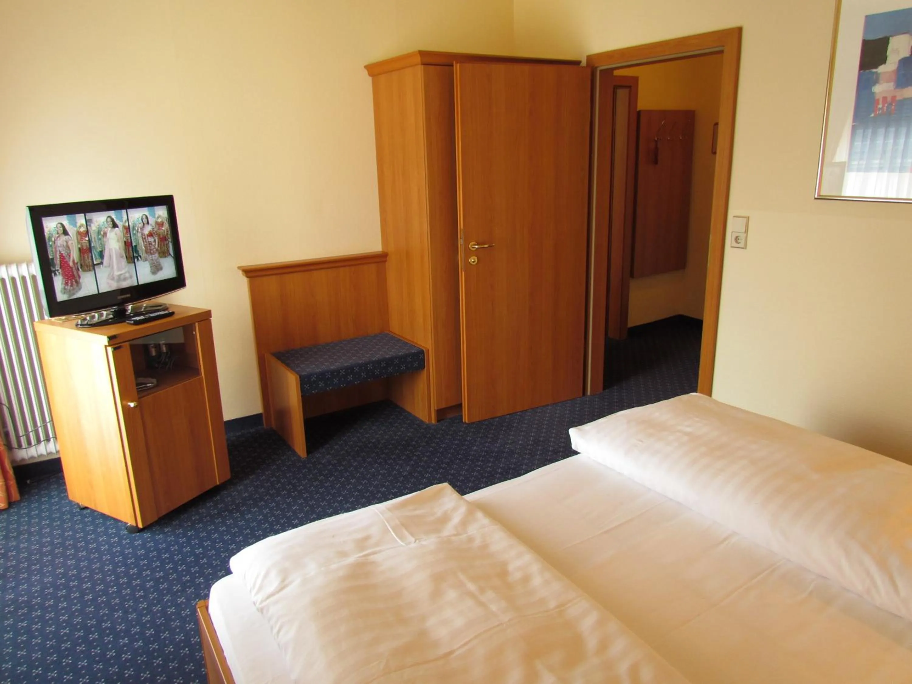 Photo of the whole room, Bed in Parkhotel Bad Homburg