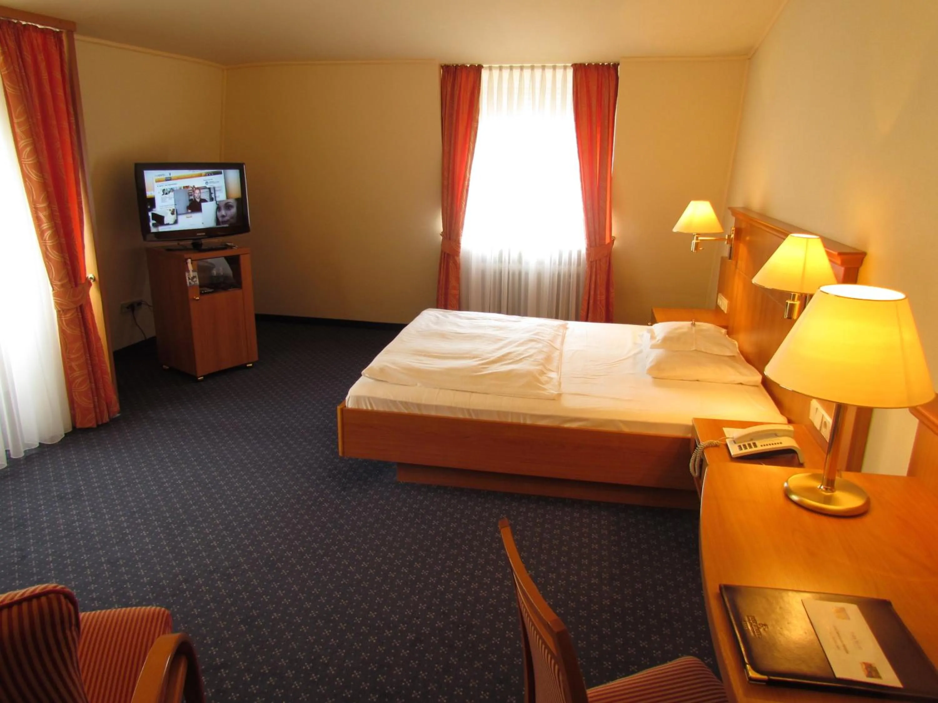 Photo of the whole room, Bed in Parkhotel Bad Homburg