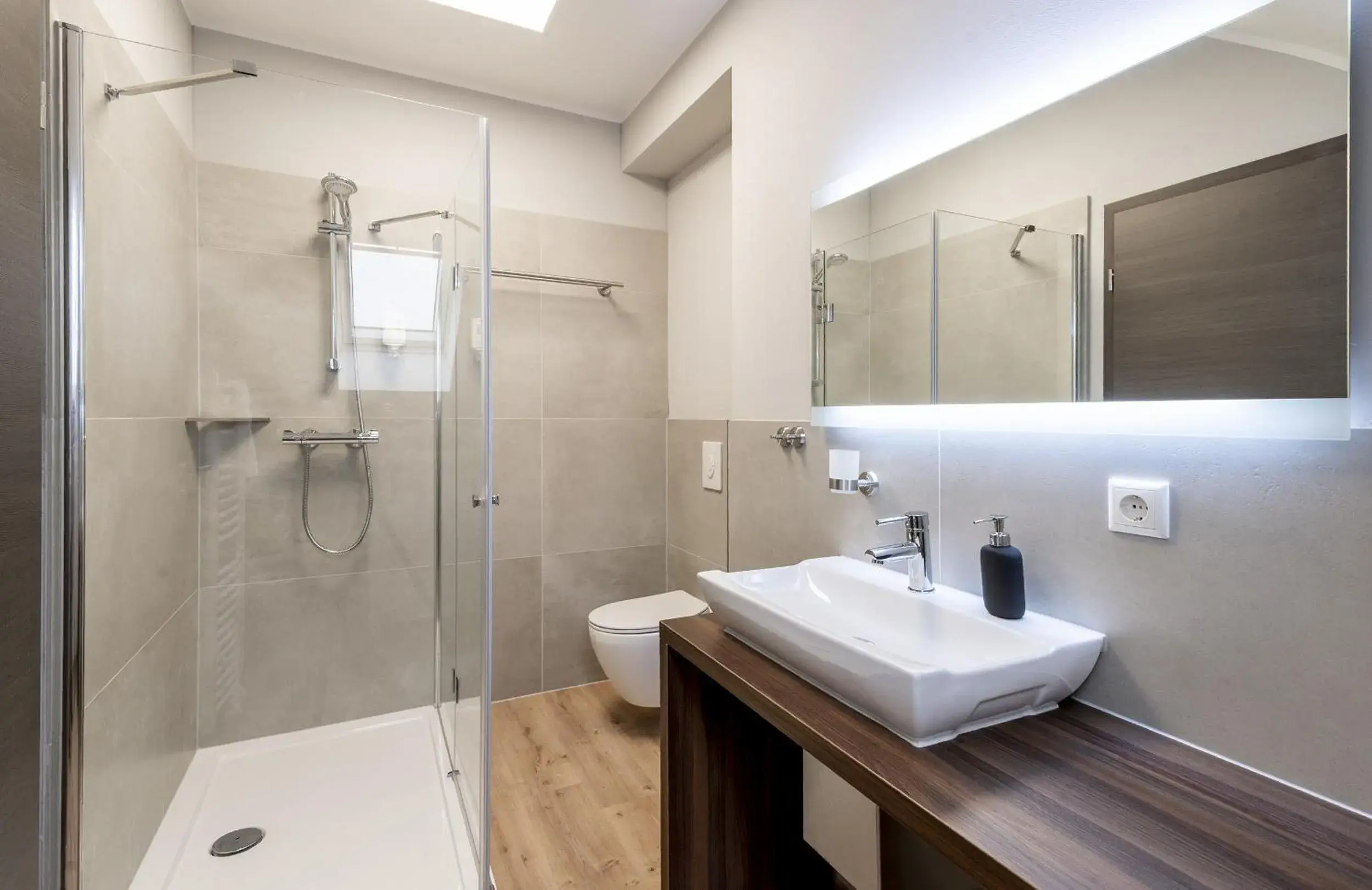 Comfort Triple Room - single occupancy in Hotel Zu Freunden Comfort Triple Room - single occupancy in Hotel Zu Freunden