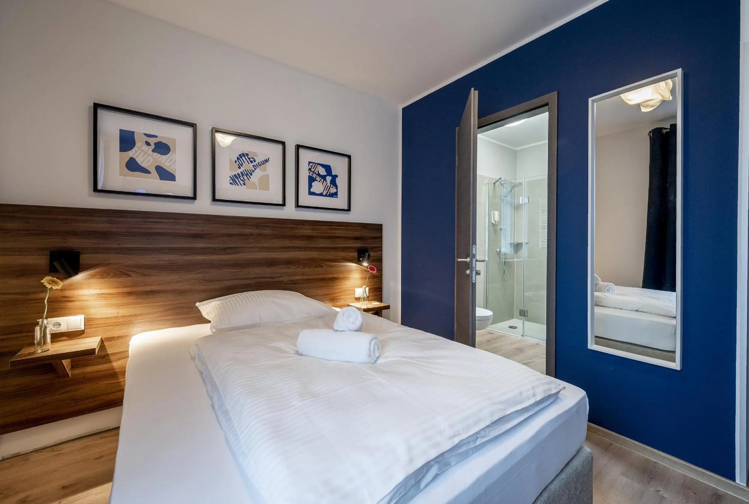 Photo of the whole room, Bed in Hotel Zu Freunden