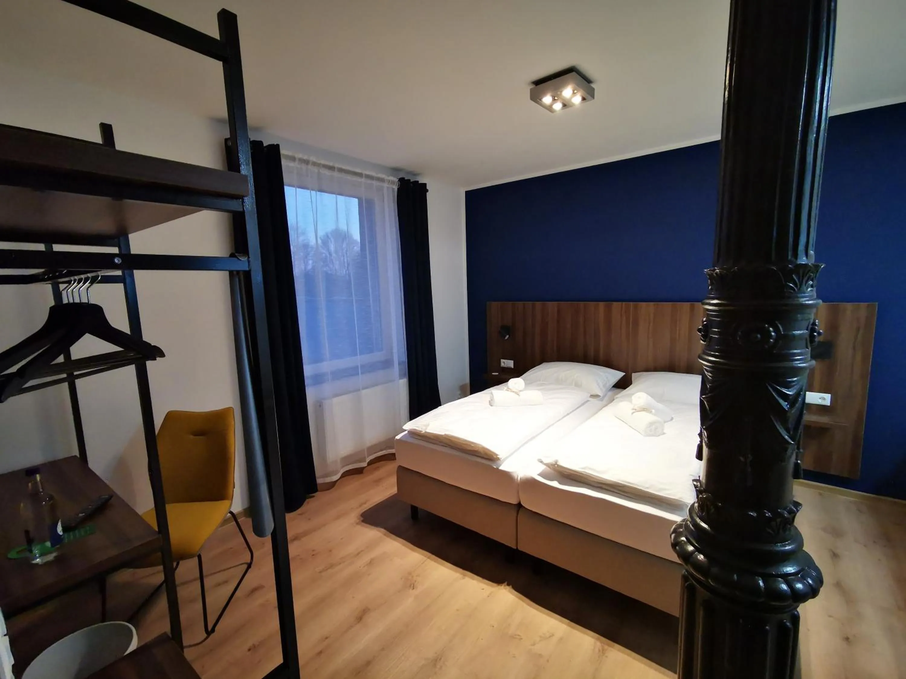 Photo of the whole room, Bed in Hotel Zu Freunden